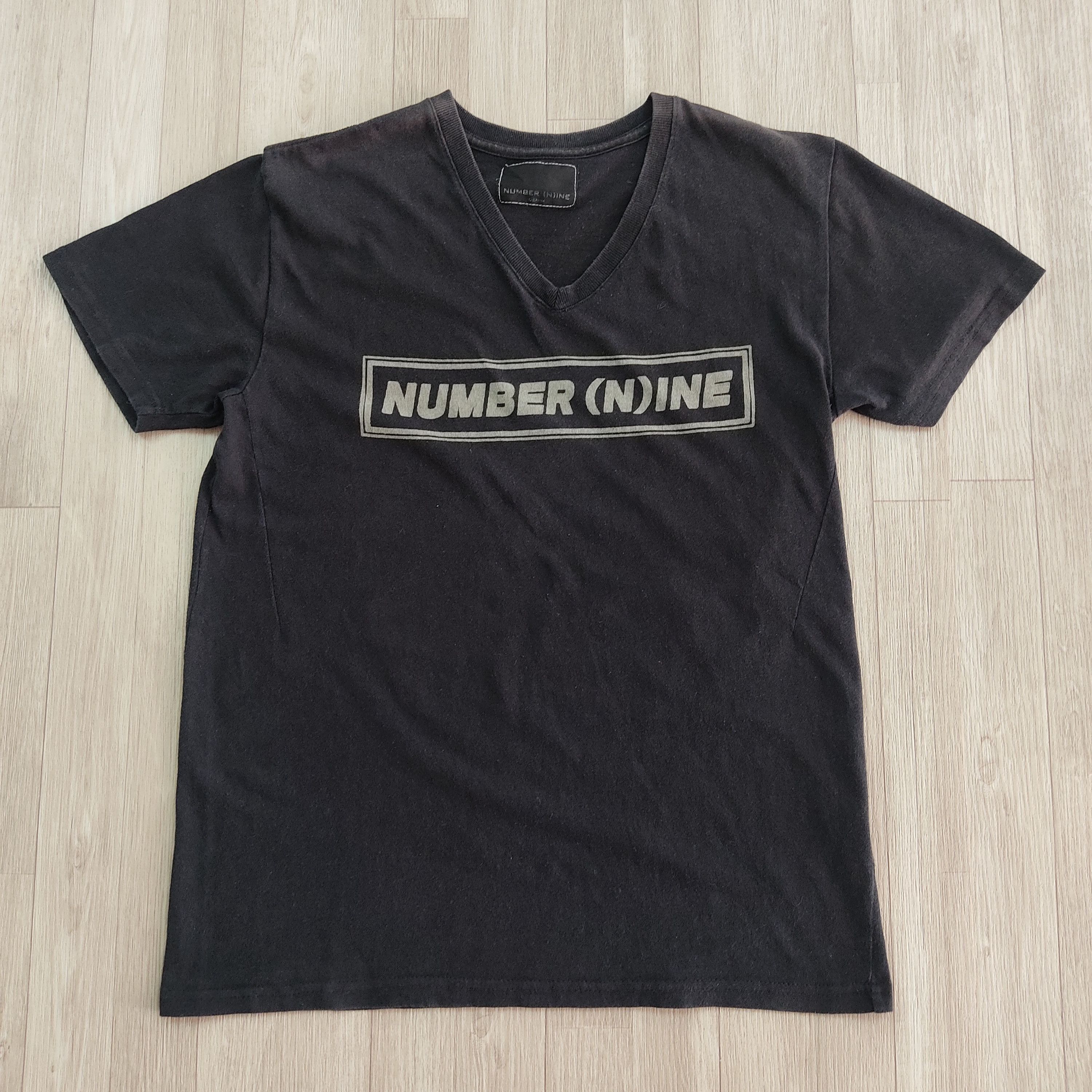 Japanese Brand Number (N)ine Denim SpellOut Box V-neck T-shirt Size US S / EU 44-46 / 1 - 5 Thumbnail