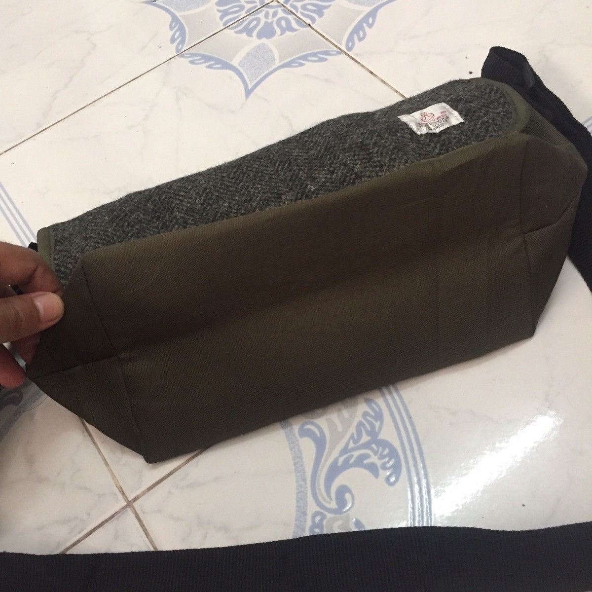 Harris Tweed × Japanese Brand Harris Tweed Hand Woven Sling/Shoulder Bag Size ONE SIZE - 8 Thumbnail