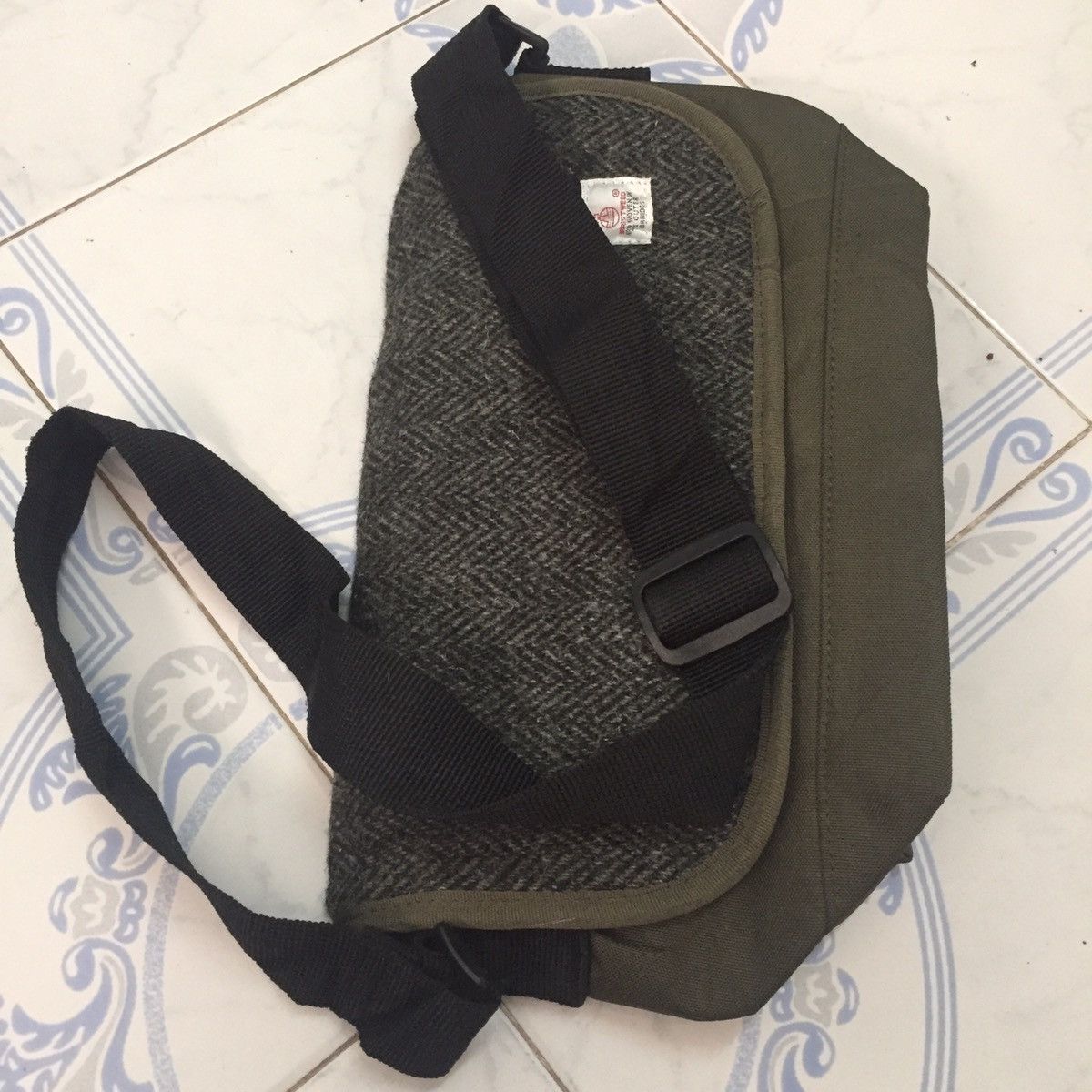 Harris Tweed × Japanese Brand Harris Tweed Hand Woven Sling/Shoulder Bag Size ONE SIZE - 9 Thumbnail