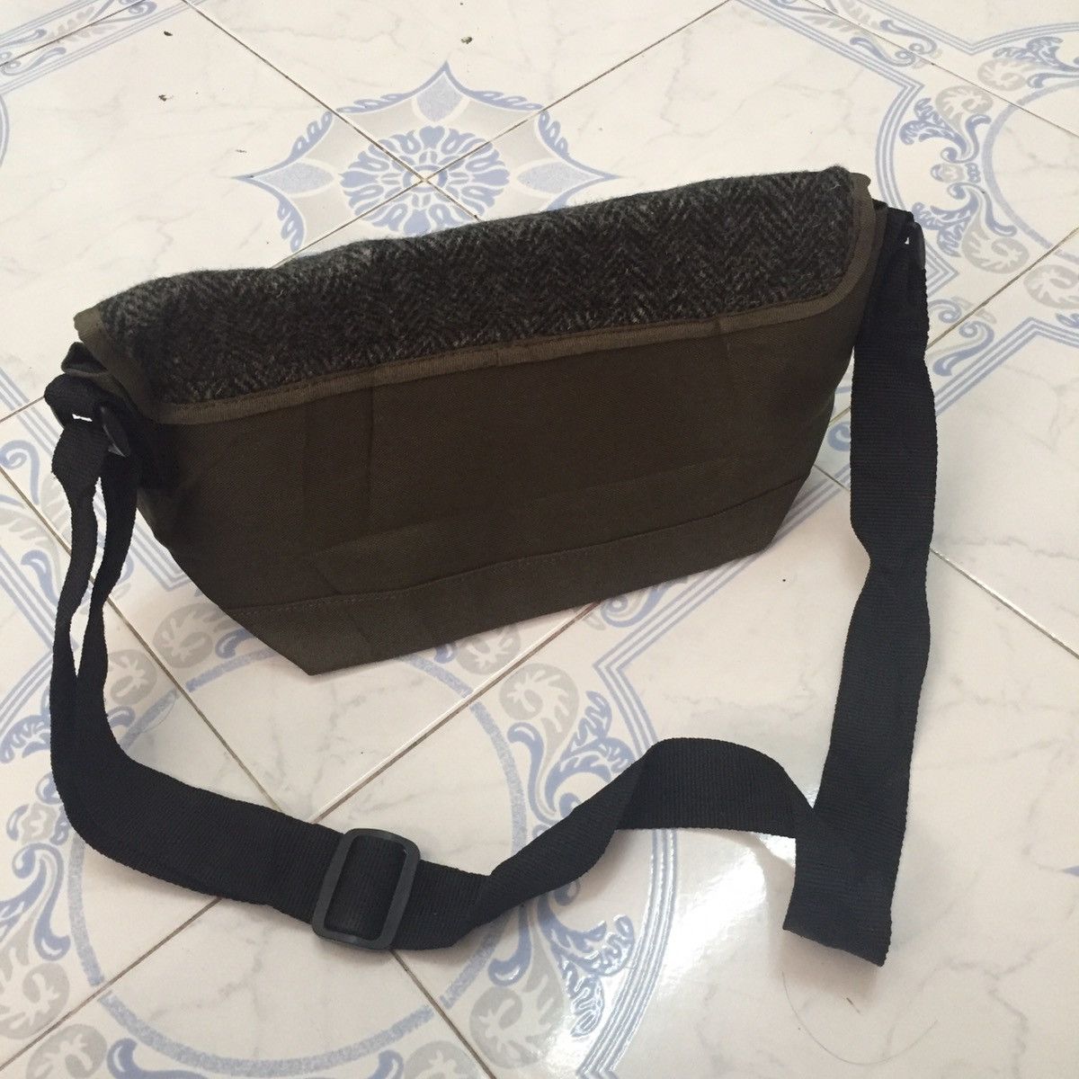 Harris Tweed × Japanese Brand Harris Tweed Hand Woven Sling/Shoulder Bag Size ONE SIZE - 7 Thumbnail