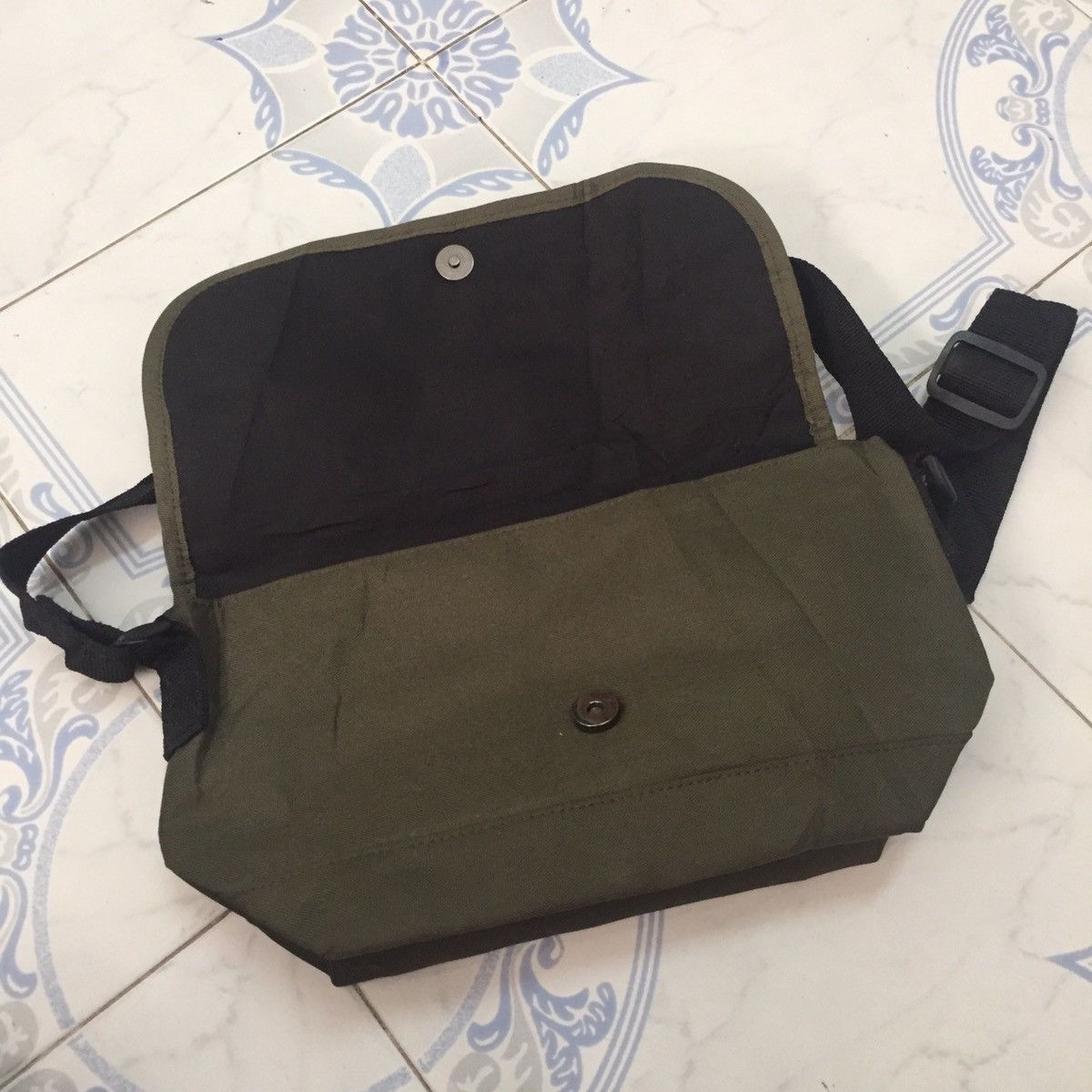 Harris Tweed × Japanese Brand Harris Tweed Hand Woven Sling/Shoulder Bag Size ONE SIZE - 3 Thumbnail