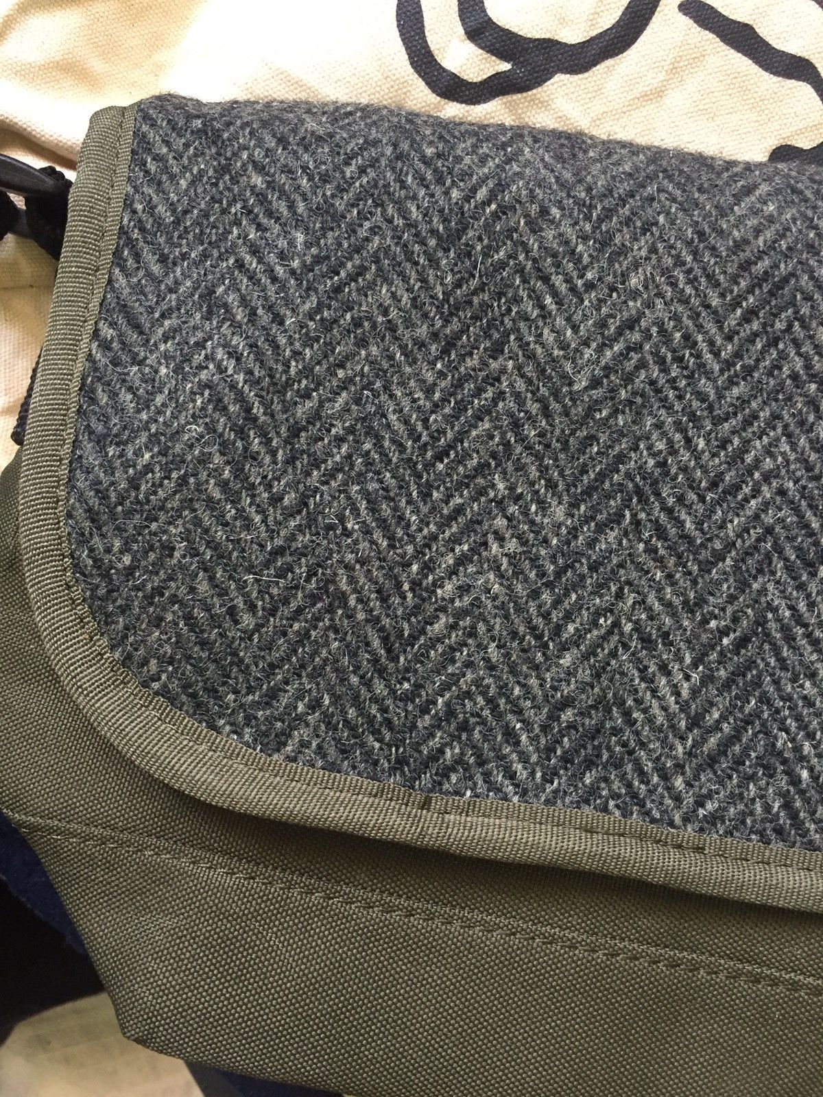 Harris Tweed × Japanese Brand Harris Tweed Hand Woven Sling/Shoulder Bag Size ONE SIZE - 11 Thumbnail