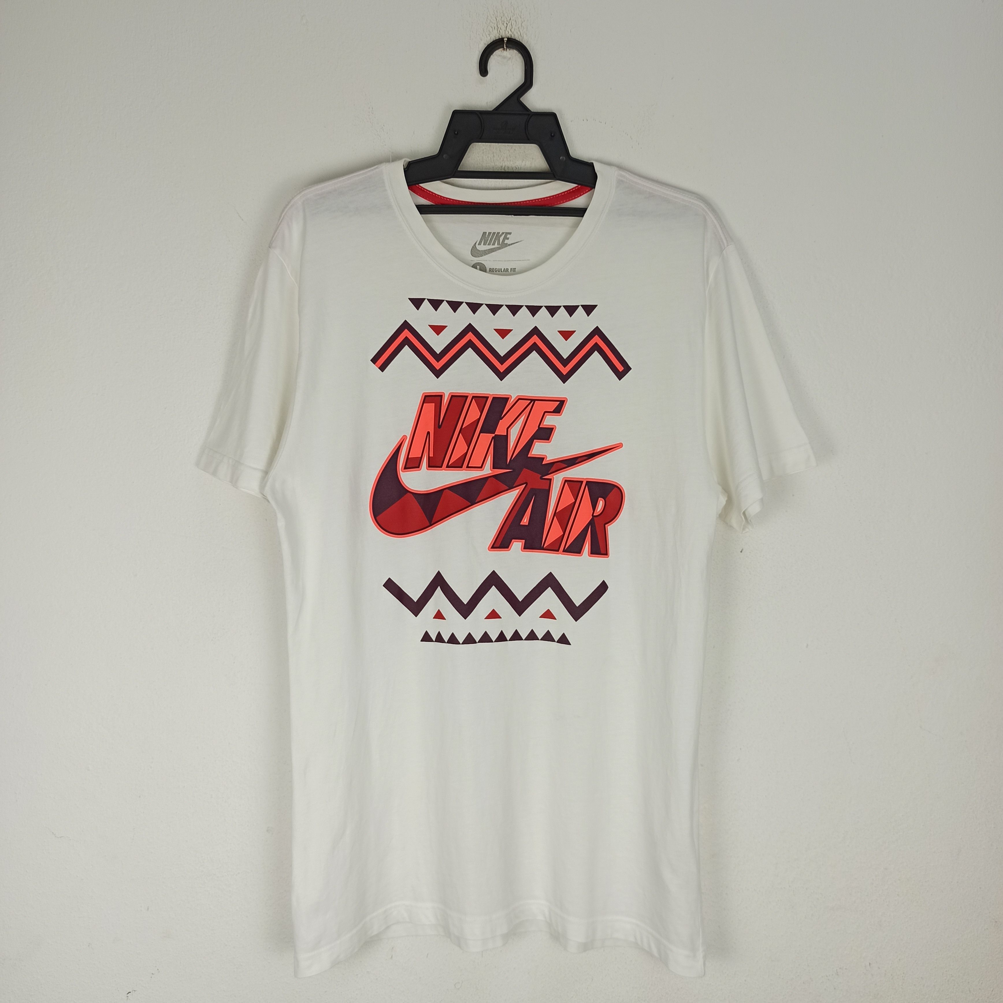 Nike Vintage Nike Air T-shirt Nice Design Size US L / EU 52-54 / 3 - 1 Thumbnail