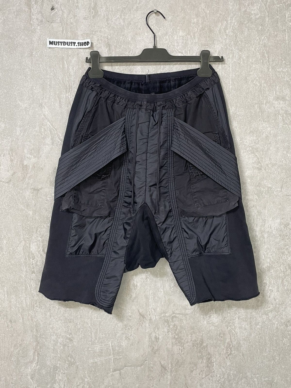 image of Rick Owens Archive Cargo Creatch Pod Shorts in Black, Men's (Size 28)