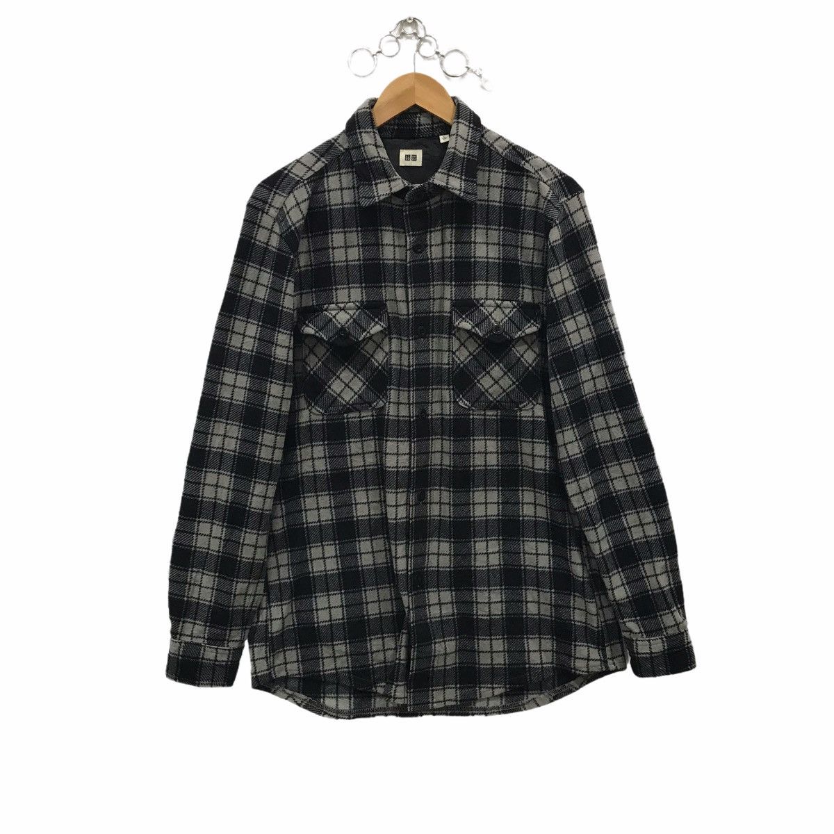 Flannel Uniqlo Black Grey Tartan Flannel Shirt Size US L / EU 52-54 / 3 - 1 Thumbnail