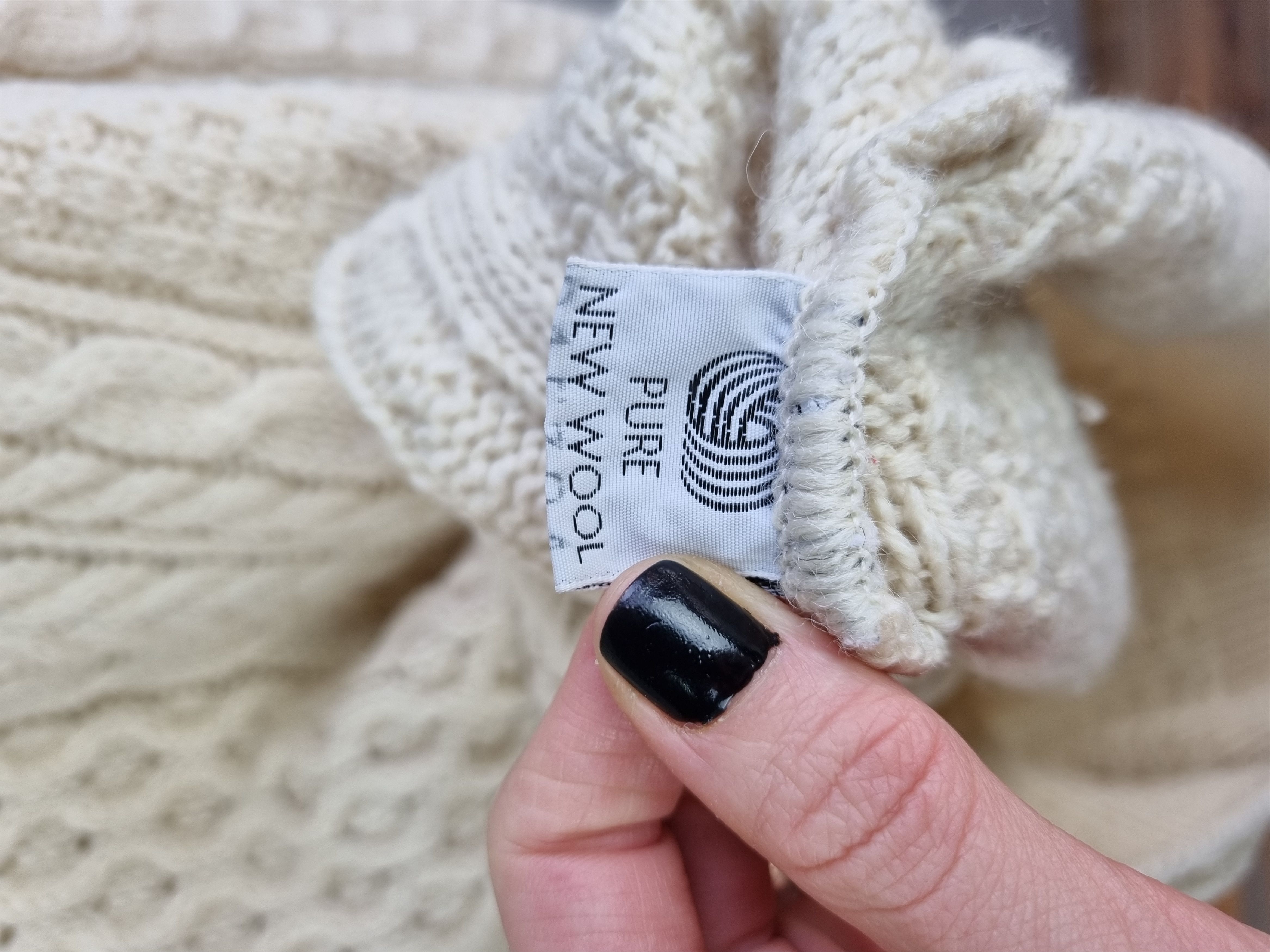 Carraig Donn × Vintage 80s Ireland Cable Knitted Fisherman Carraig Donn Sweater Size US L / EU 52-54 / 3 - 16 Thumbnail