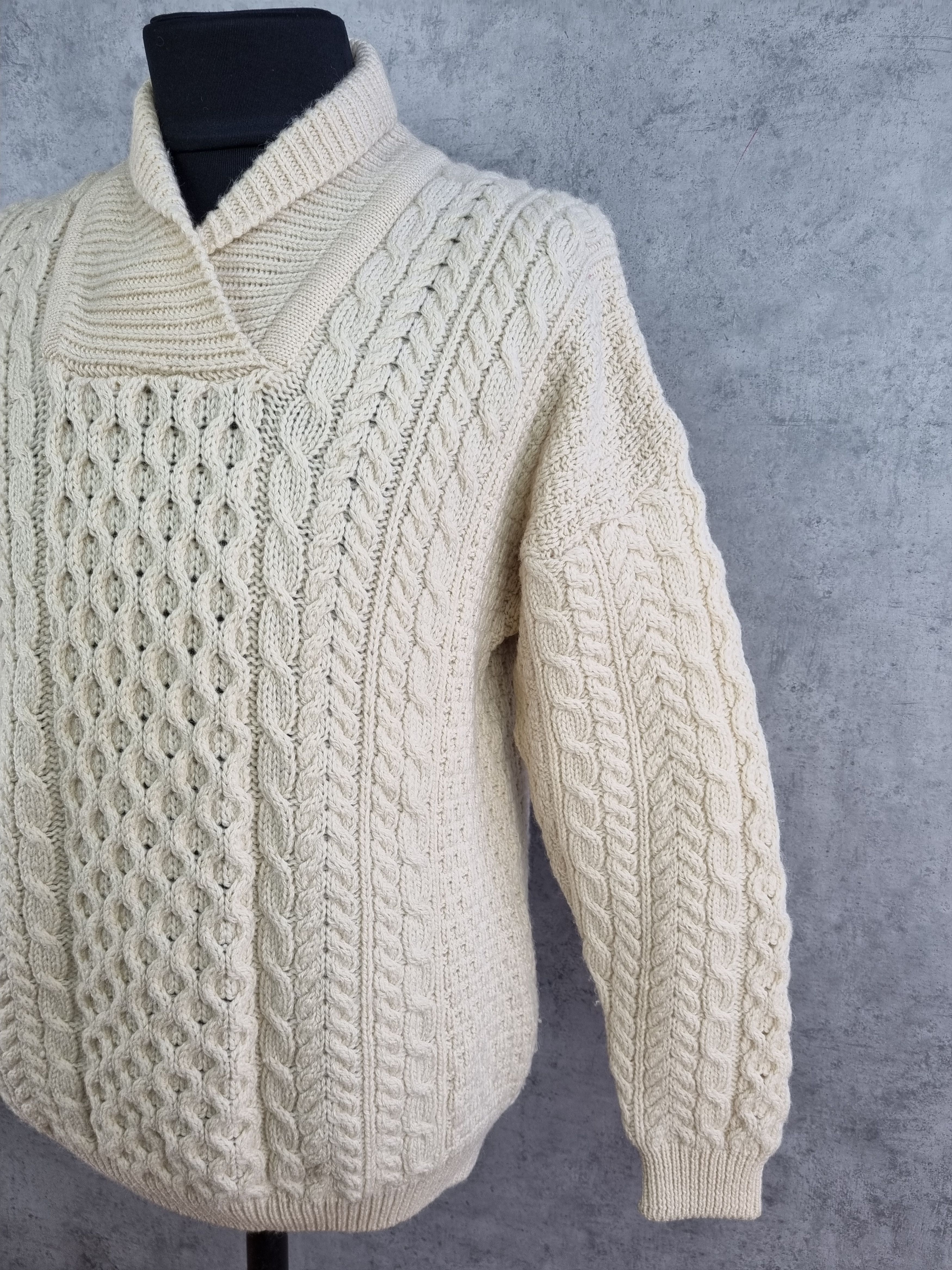 Carraig Donn × Vintage 80s Ireland Cable Knitted Fisherman Carraig Donn Sweater Size US L / EU 52-54 / 3 - 3 Thumbnail