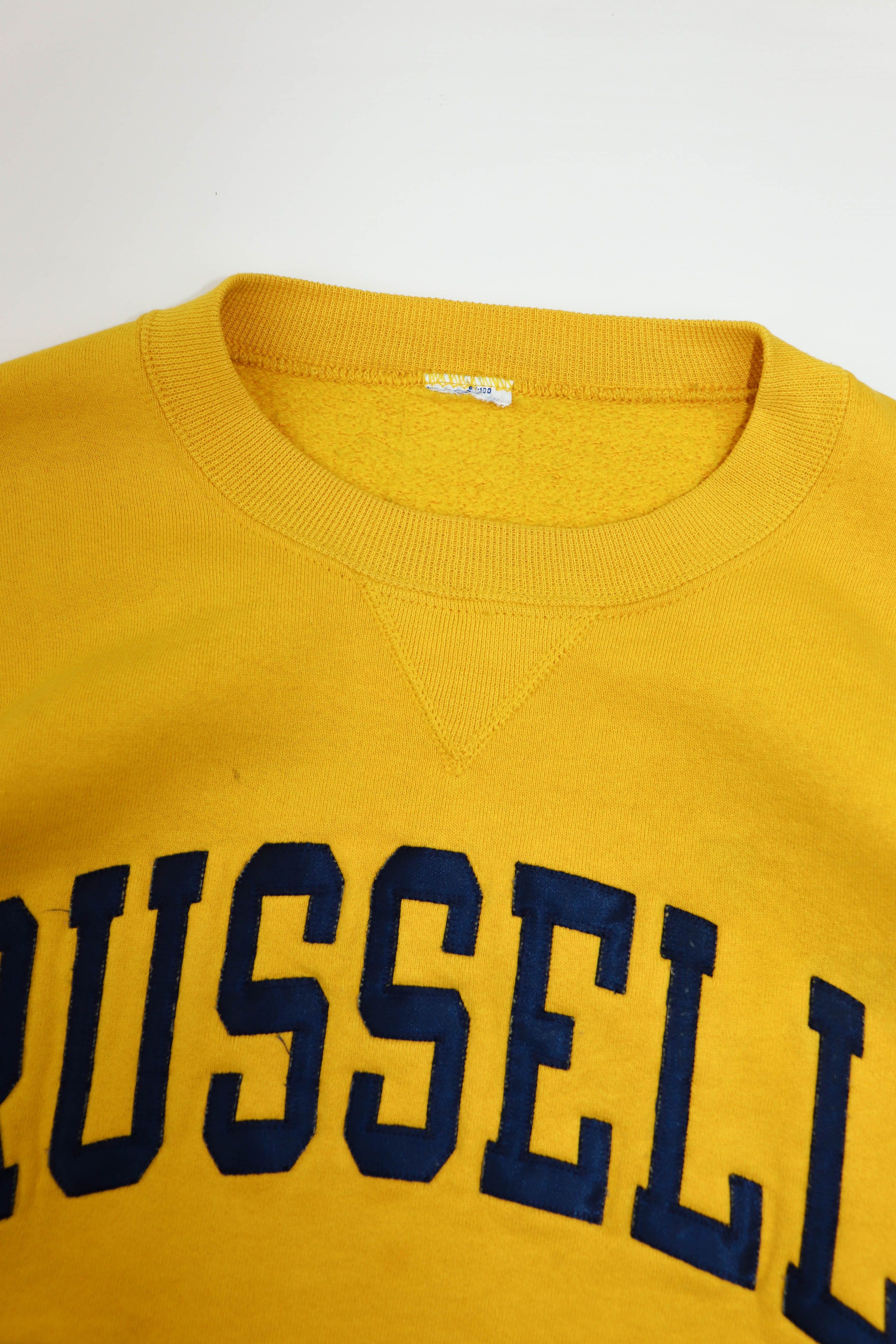 Russell Athletic Russel Athletic Vintage 80s 90s Yellow Crewneck Sweatshirt Size US L / EU 52-54 / 3 - 11 Thumbnail