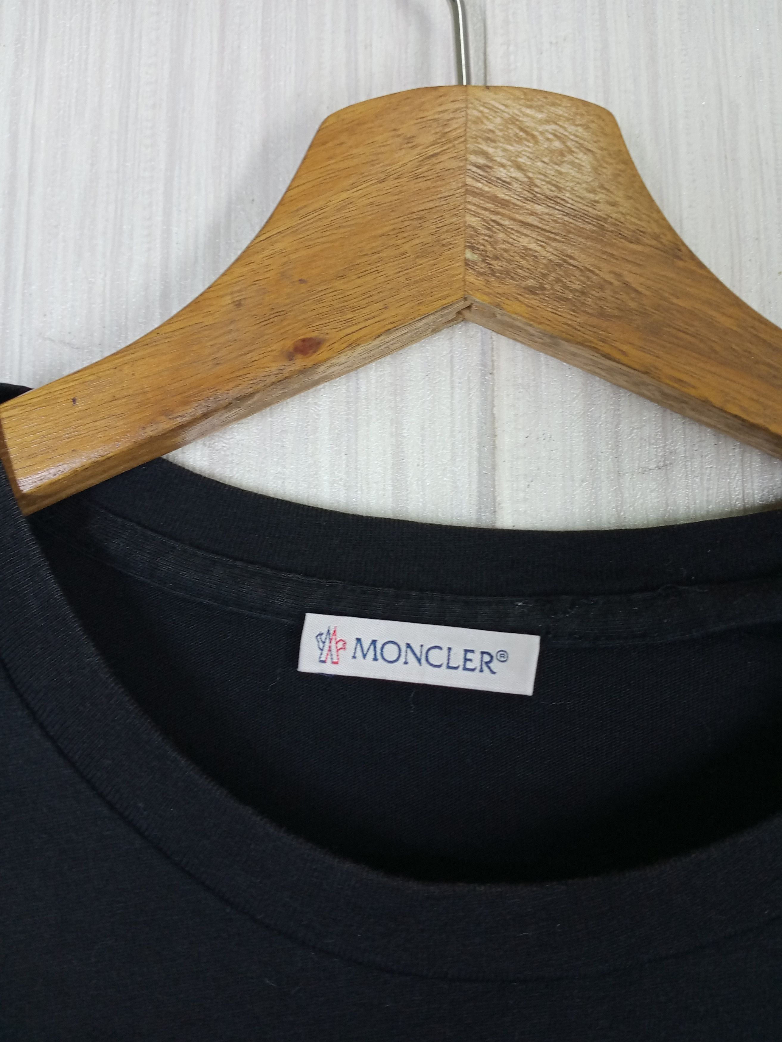Moncler Moncler Girocollo Tshirt Distressed Logo Size US XS / EU 42 / 0 - 5 Thumbnail