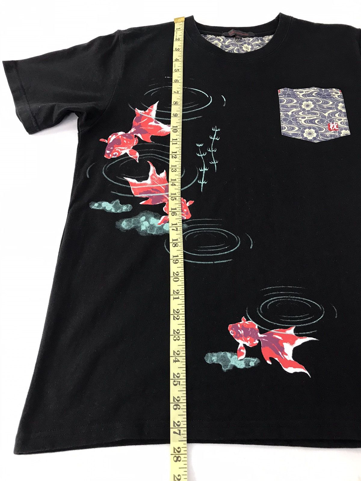 Japanese Brand Makuranosoushi art fish Koi Singgle Pocket Tee Size US L / EU 52-54 / 3 - 11 Thumbnail