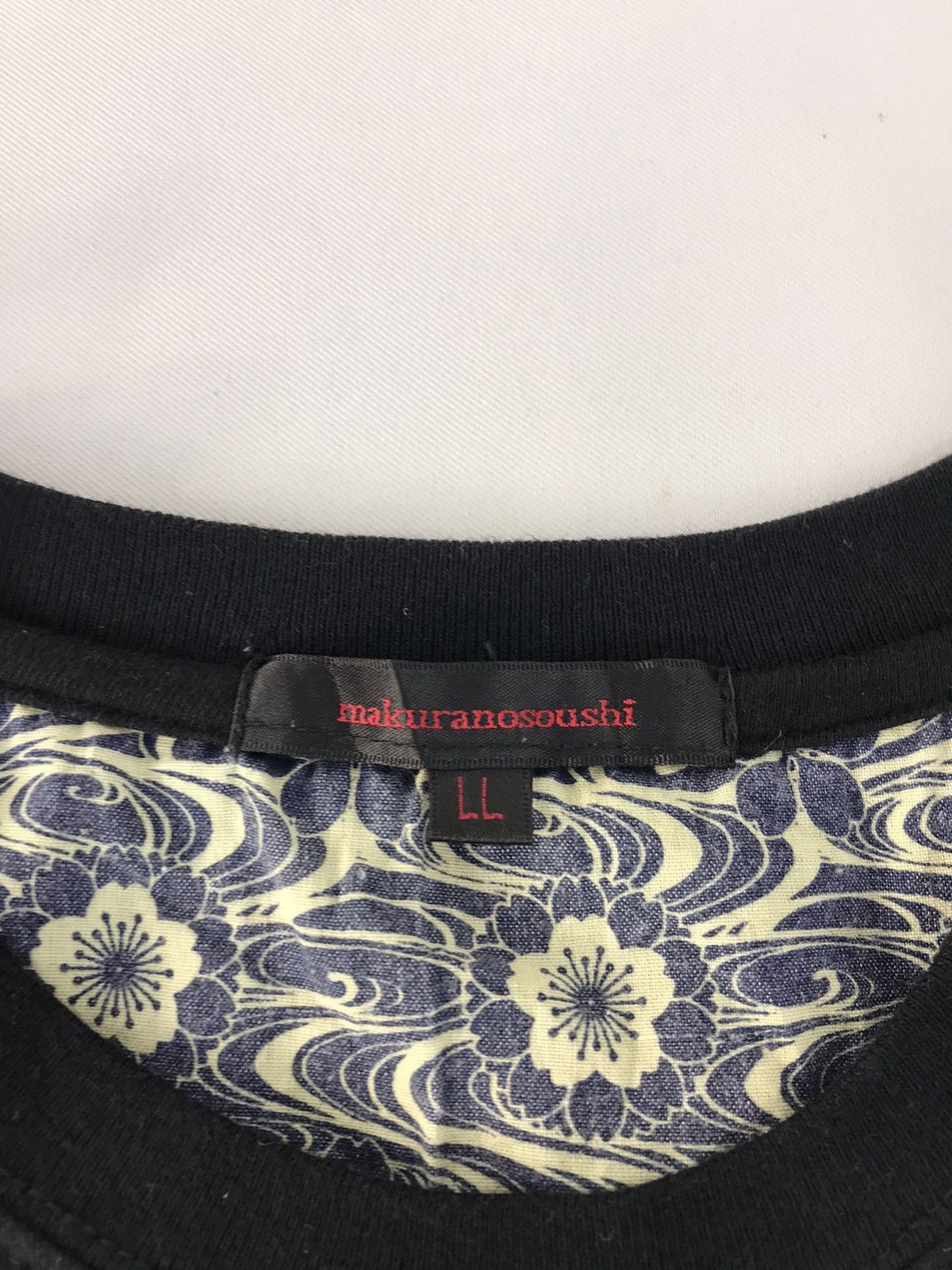 Japanese Brand Makuranosoushi art fish Koi Singgle Pocket Tee Size US L / EU 52-54 / 3 - 7 Thumbnail