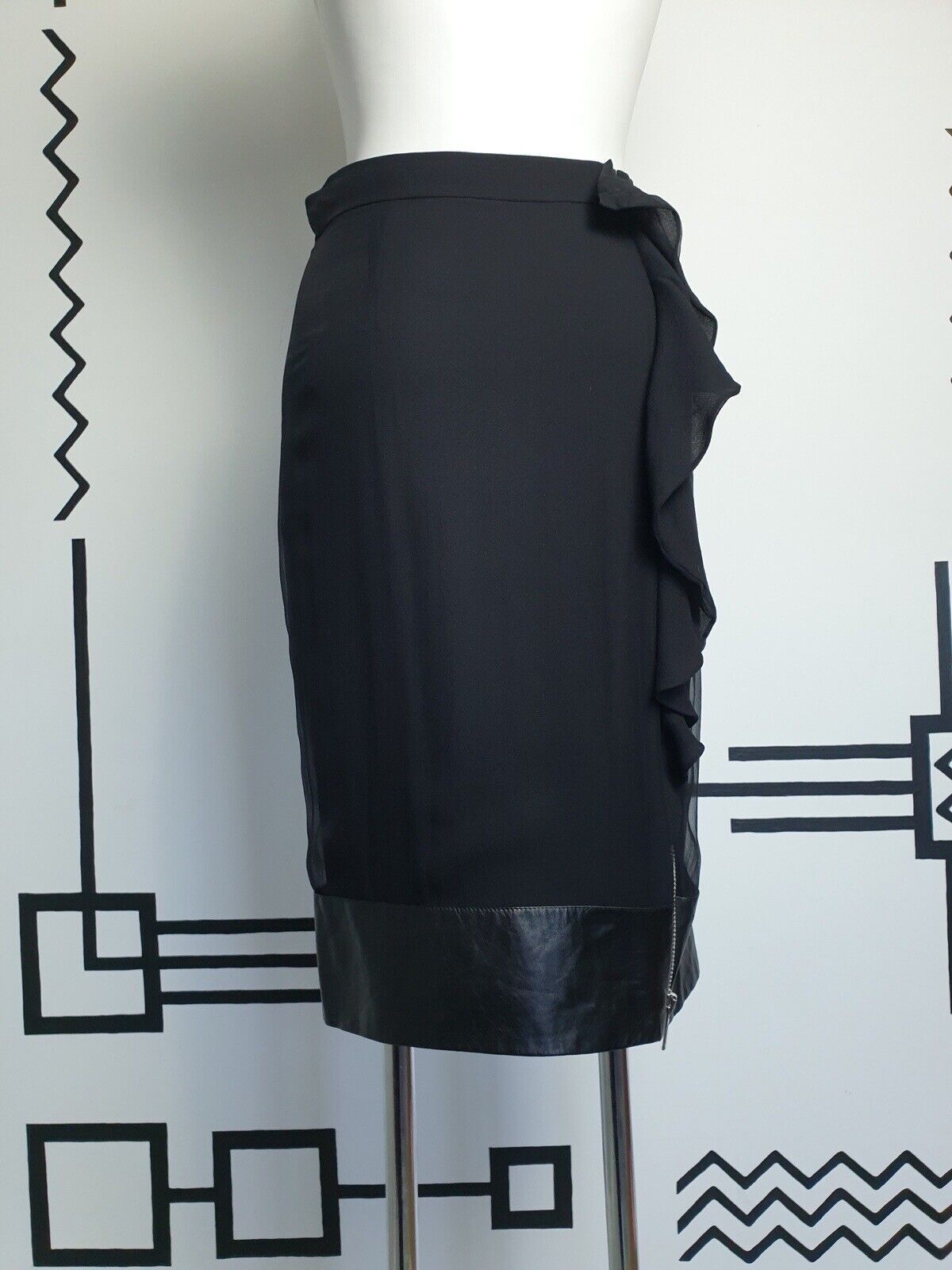 Givenchy Givenchy Skirt Silk\Leather Black Size It 38 Size 26" / US 2 / IT 38 - 1 Thumbnail