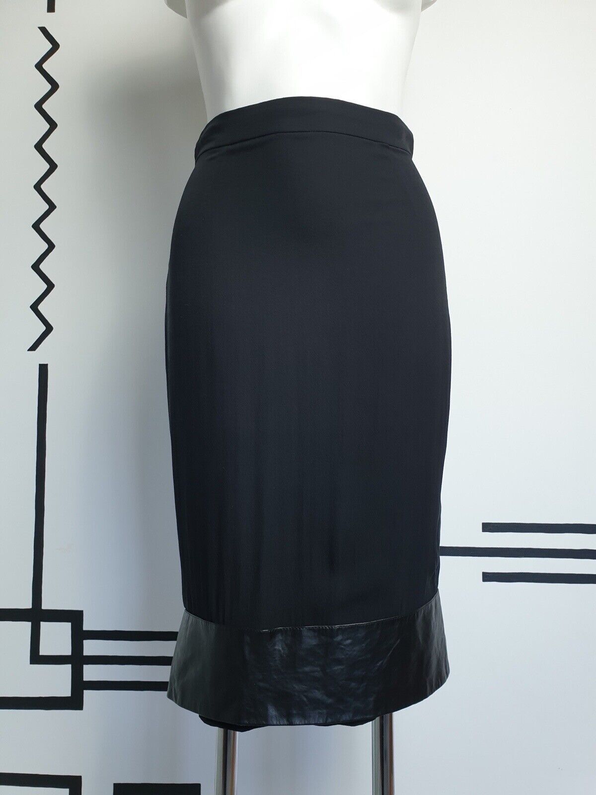 Givenchy Givenchy Skirt Silk\Leather Black Size It 38 Size 26" / US 2 / IT 38 - 2 Thumbnail