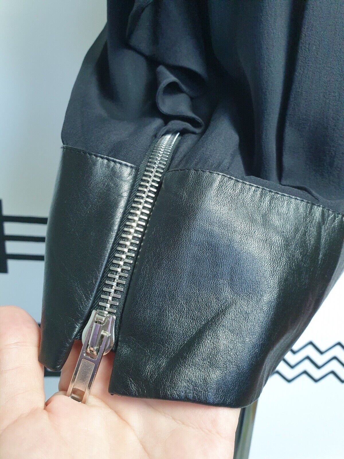 Givenchy Givenchy Skirt Silk\Leather Black Size It 38 Size 26" / US 2 / IT 38 - 9 Thumbnail