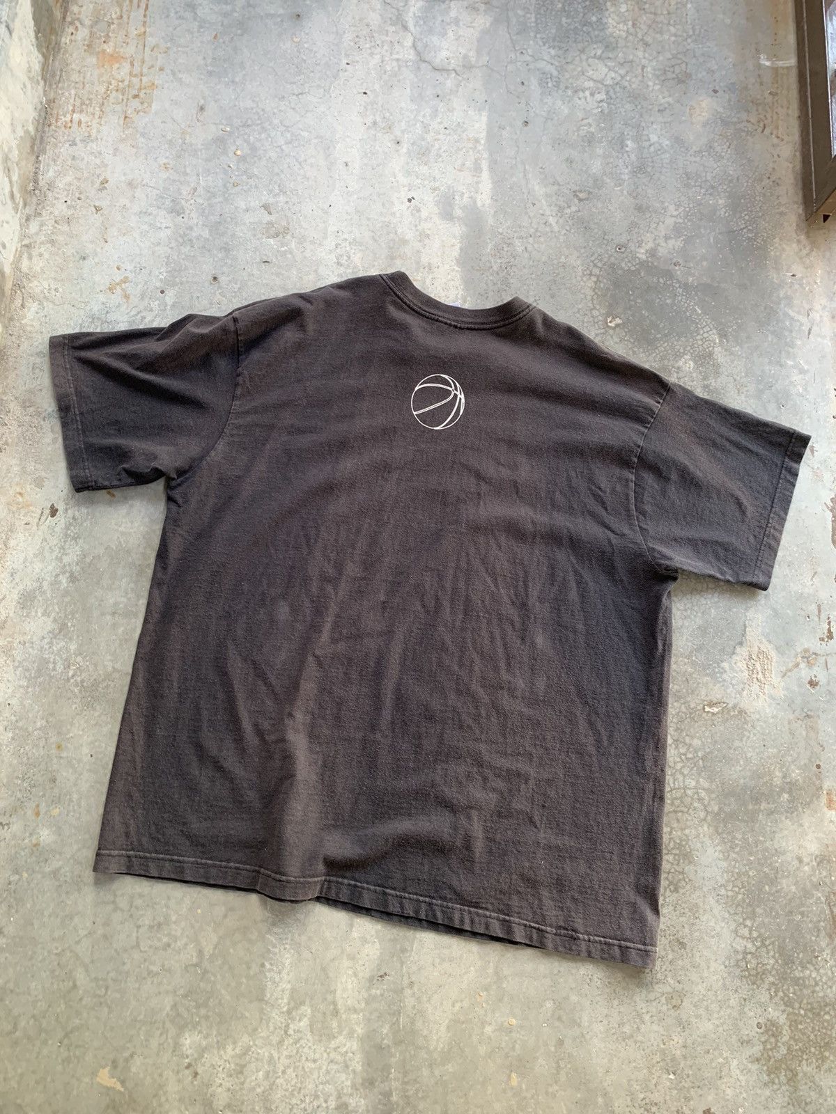Reebok × Vintage Vintage Thrashed Faded Reebook Basketball Oversized Tshirt Size US XXL / EU 58 / 5 - 3 Thumbnail