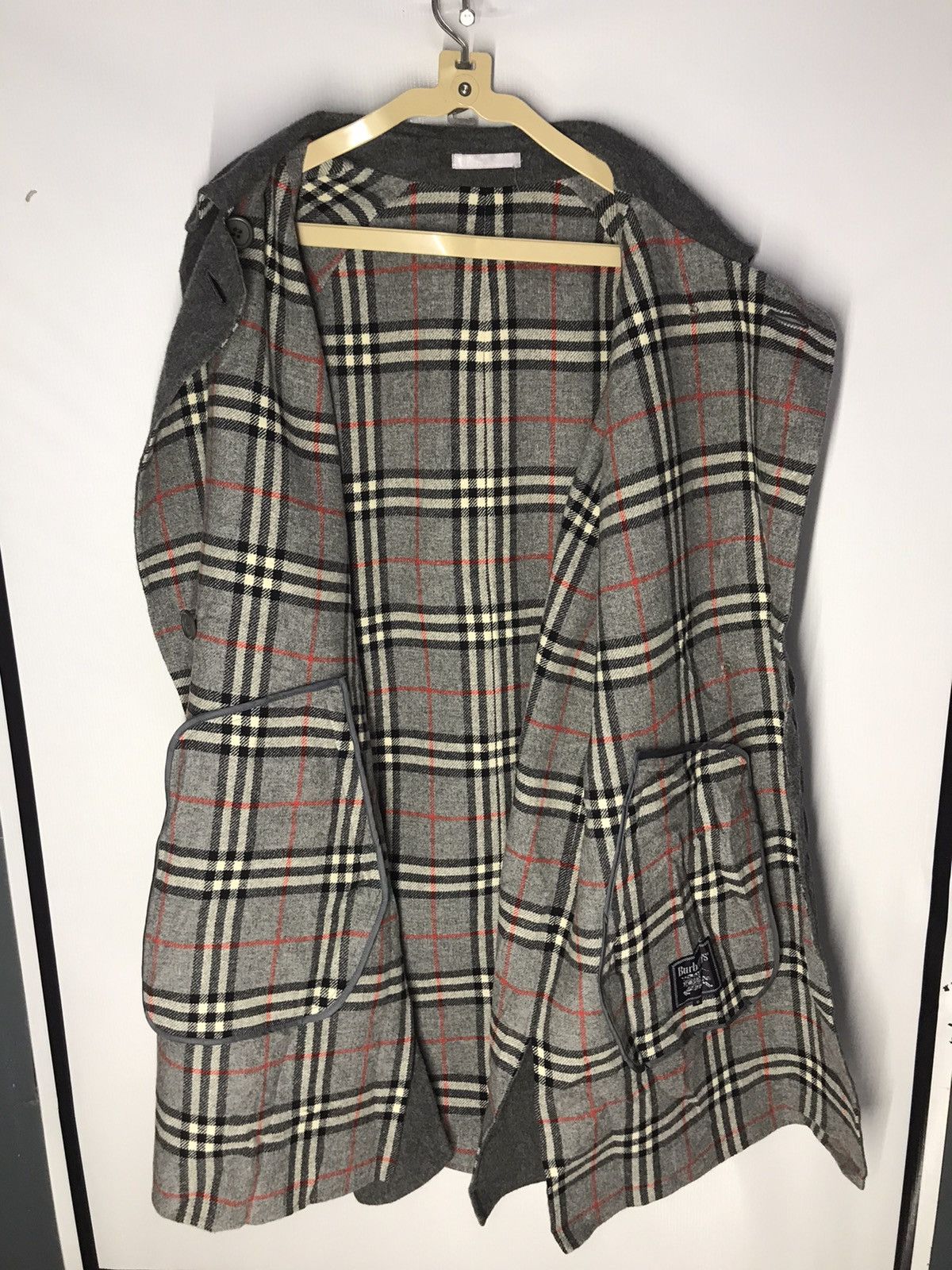 Burberry 🔥BEST OFFER 🔥 Burberry jacket gold logo button Size US M / EU 48-50 / 2 - 8 Thumbnail