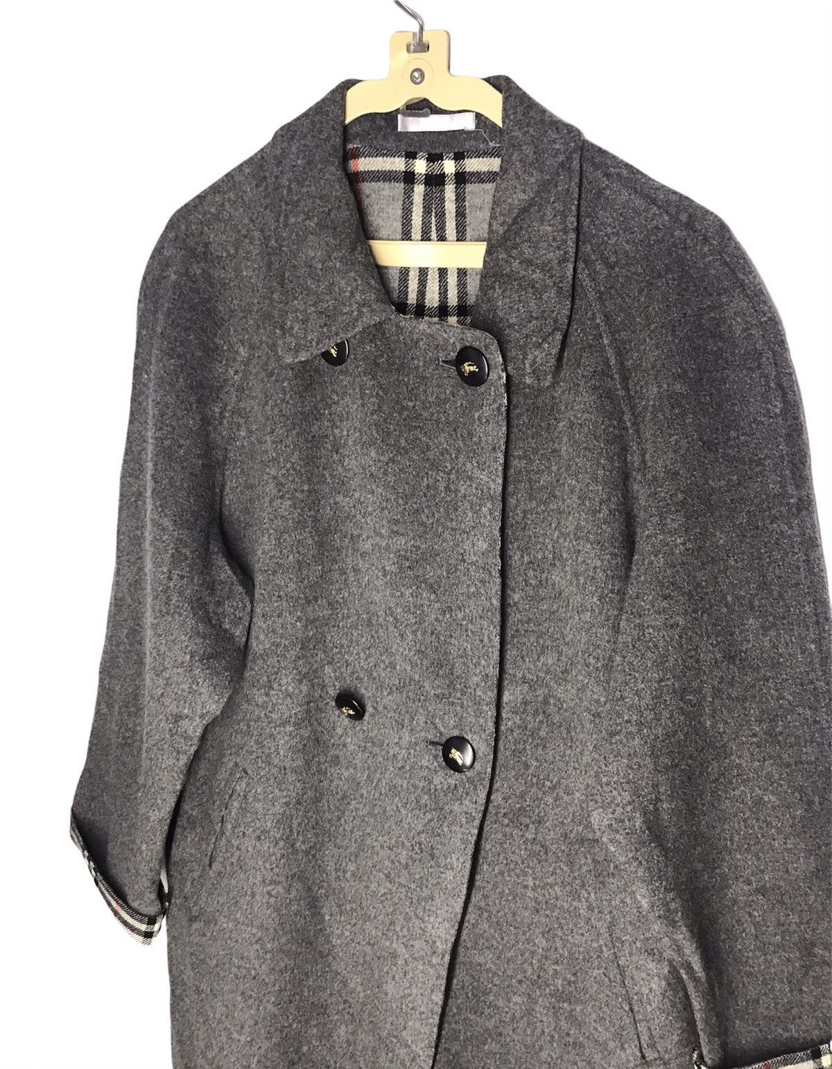 Burberry 🔥BEST OFFER 🔥 Burberry jacket gold logo button Size US M / EU 48-50 / 2 - 3 Thumbnail