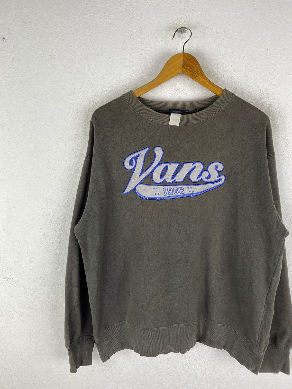 Vans 🔥DHL SHIPPING🔥VANS BIG LOGOS SWEATSHIRT VINTAGE STYLE Size US L / EU 52-54 / 3 - 5 Thumbnail