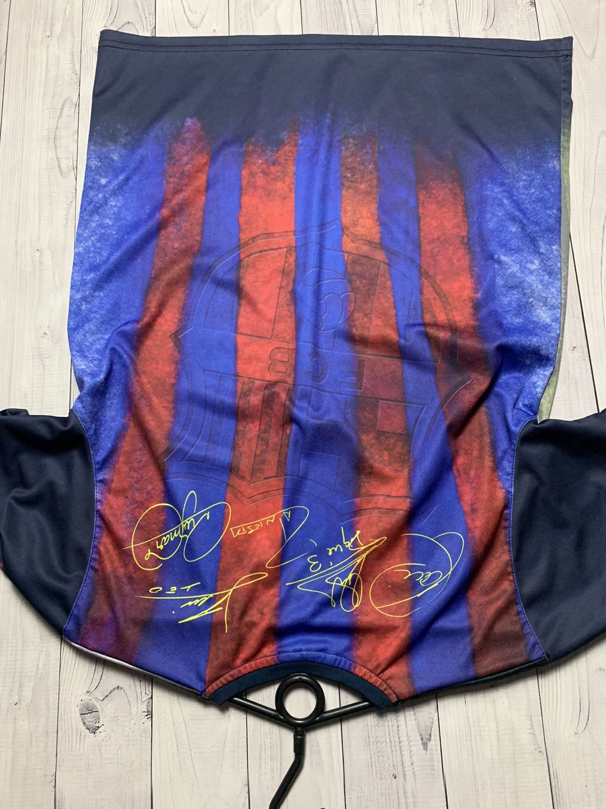Vintage Vintage soccer jersey Barcelona tiki taka size M Size US M / EU 48-50 / 2 - 5 Thumbnail