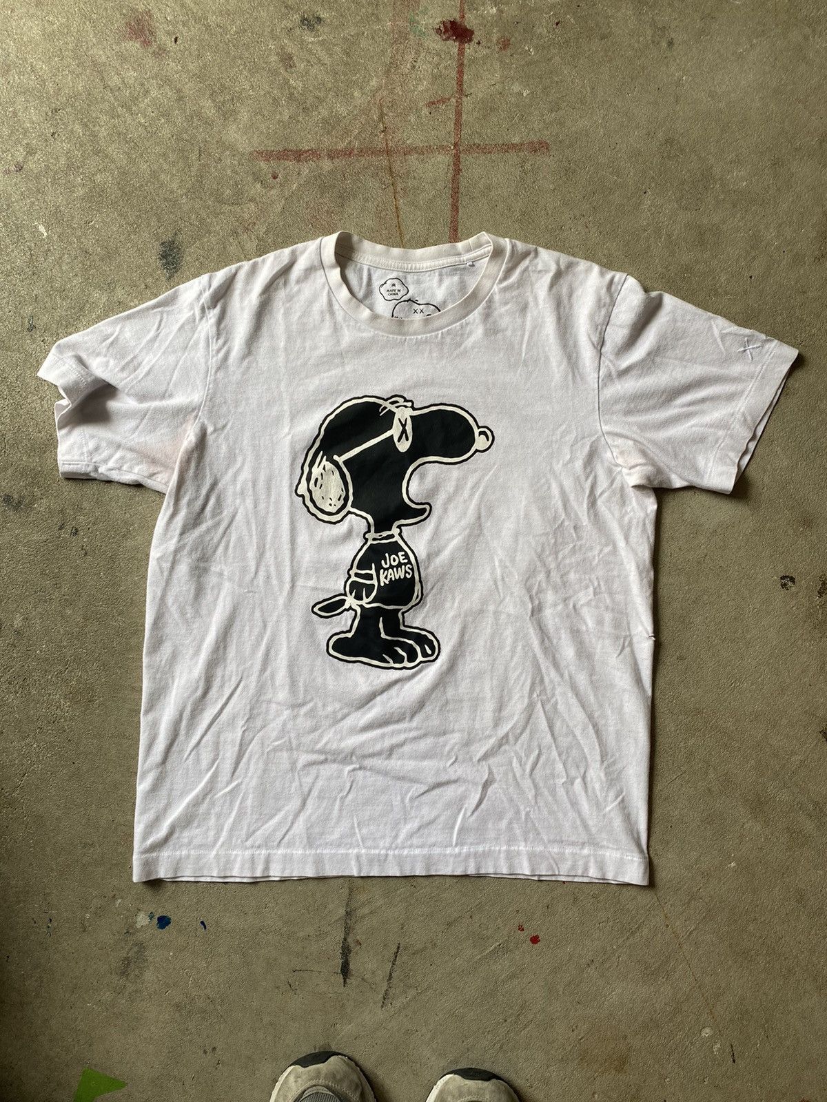Kaws × Peanuts × Uniqlo Kaws x Peanuts Uniqlo tee Joe Cool Snoopy White Size US M / EU 48-50 / 2 - 1 Thumbnail