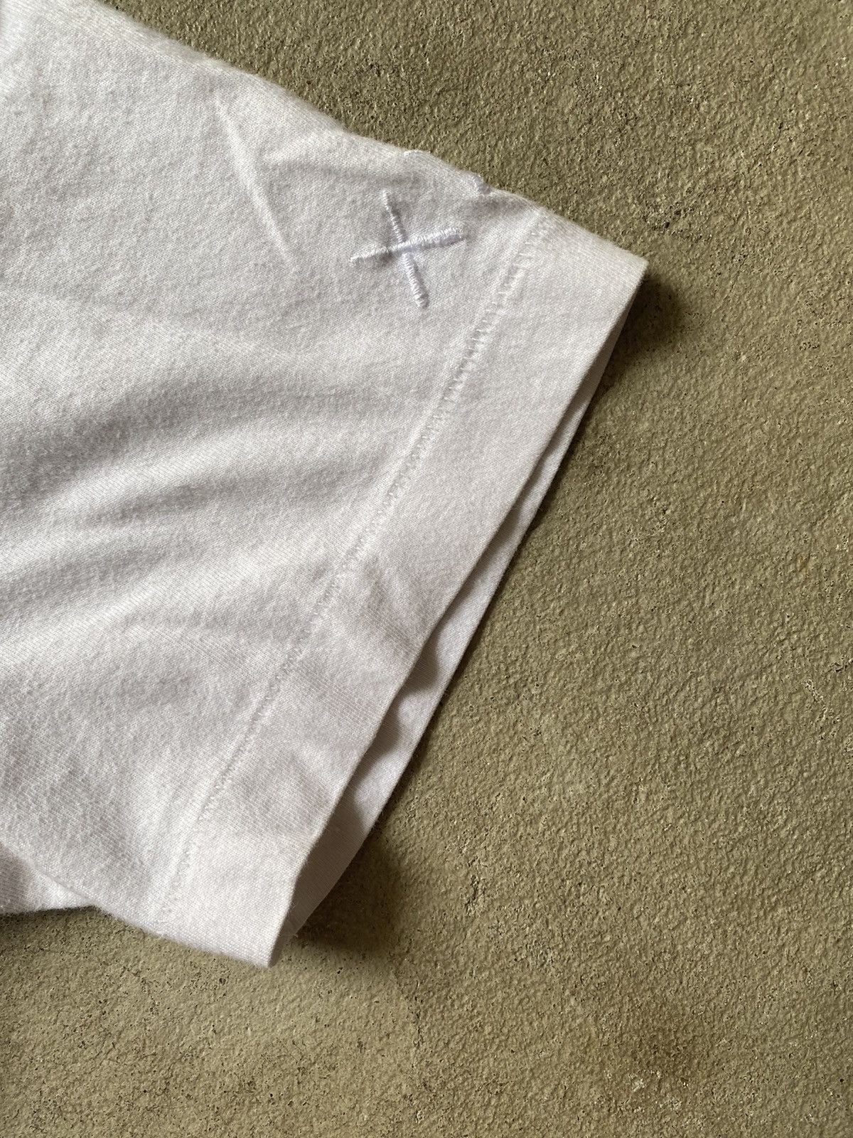 Kaws × Peanuts × Uniqlo Kaws x Peanuts Uniqlo tee Joe Cool Snoopy White Size US M / EU 48-50 / 2 - 4 Thumbnail