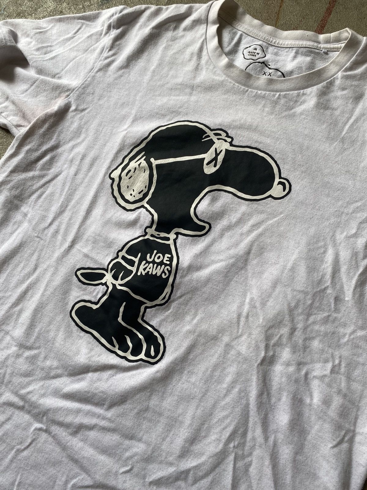 Kaws × Peanuts × Uniqlo Kaws x Peanuts Uniqlo tee Joe Cool Snoopy White Size US M / EU 48-50 / 2 - 2 Thumbnail