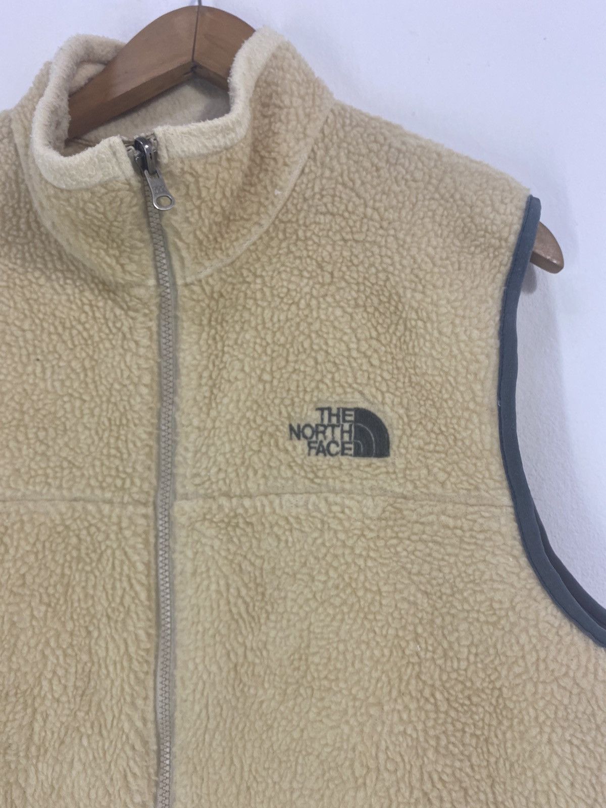 The North Face × Vintage Vintage The North Face Sherpa Vest Embroidered Logo Size US XL / EU 56 / 4 - 4 Thumbnail