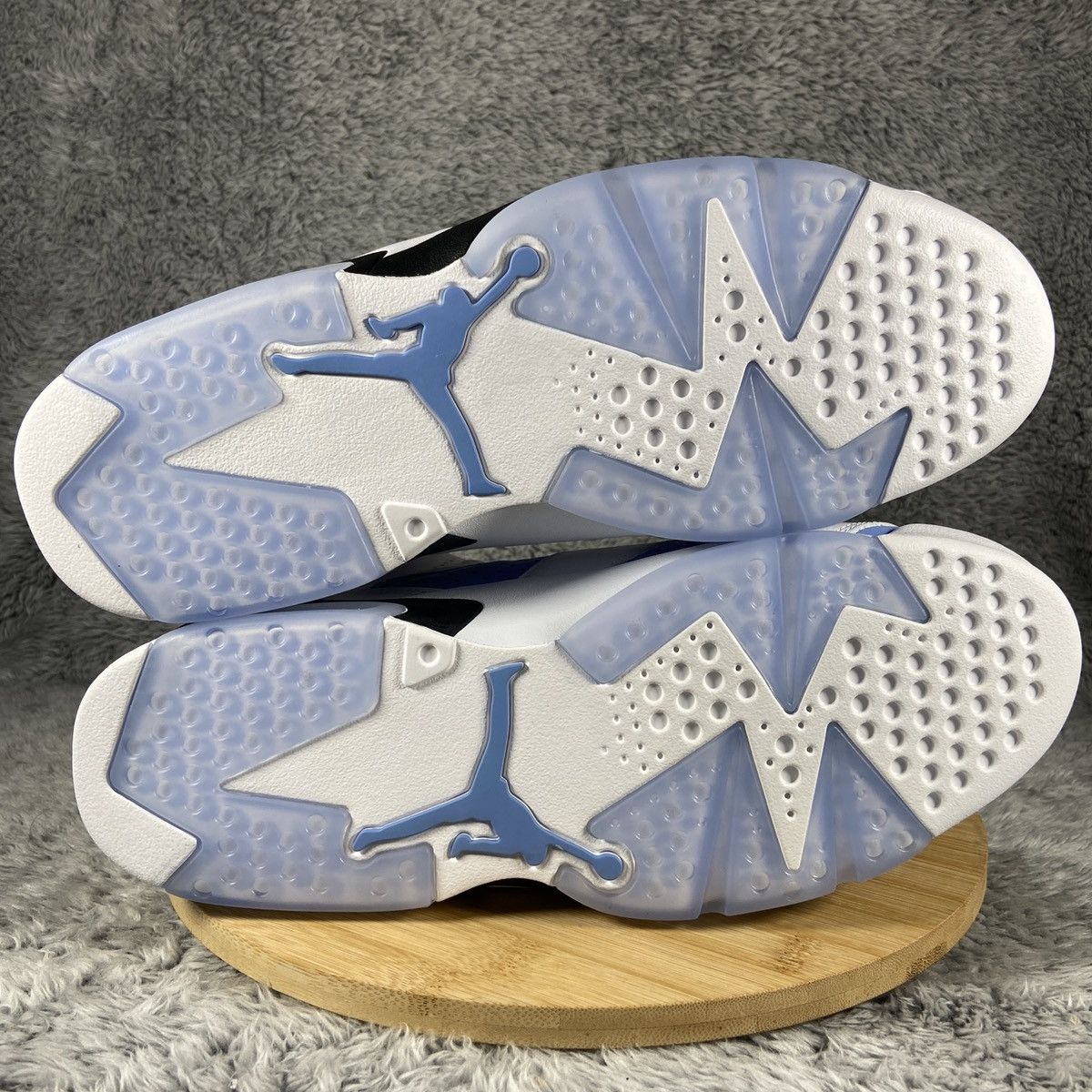 Jordan Brand Air Jordan 6 Retro 'UNC' University Blue Men's Size 10.5 Size US 10.5 / EU 43-44 - 9 Thumbnail
