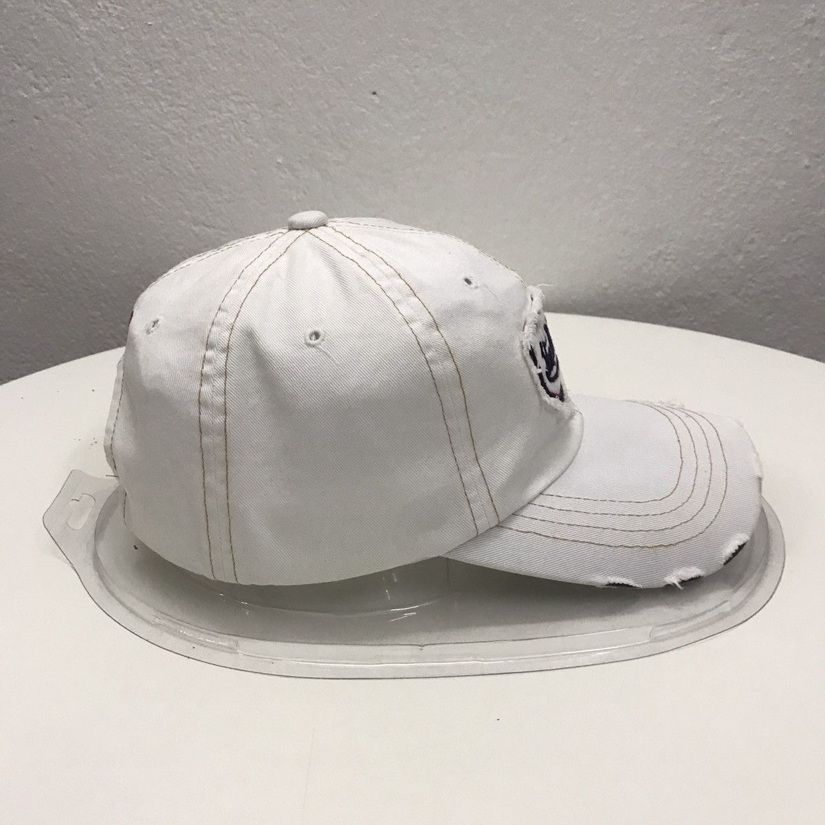 Von Dutch Von Dutch Distressed Design Strapback Cap/Embroidery Size ONE SIZE - 4 Thumbnail