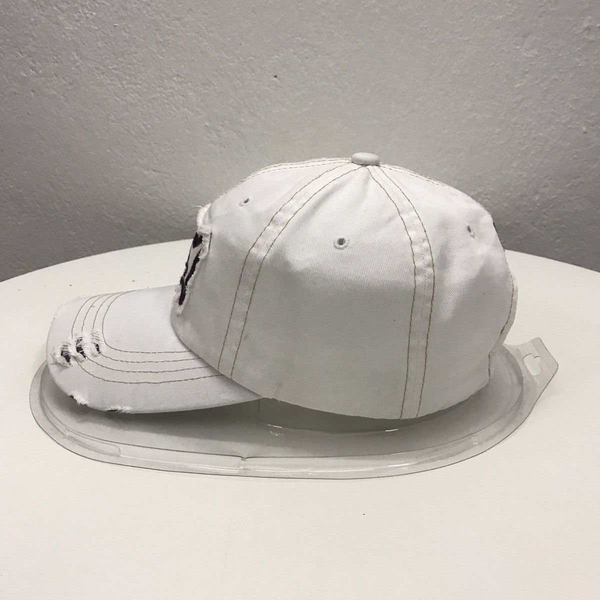 Von Dutch Von Dutch Distressed Design Strapback Cap/Embroidery Size ONE SIZE - 3 Thumbnail