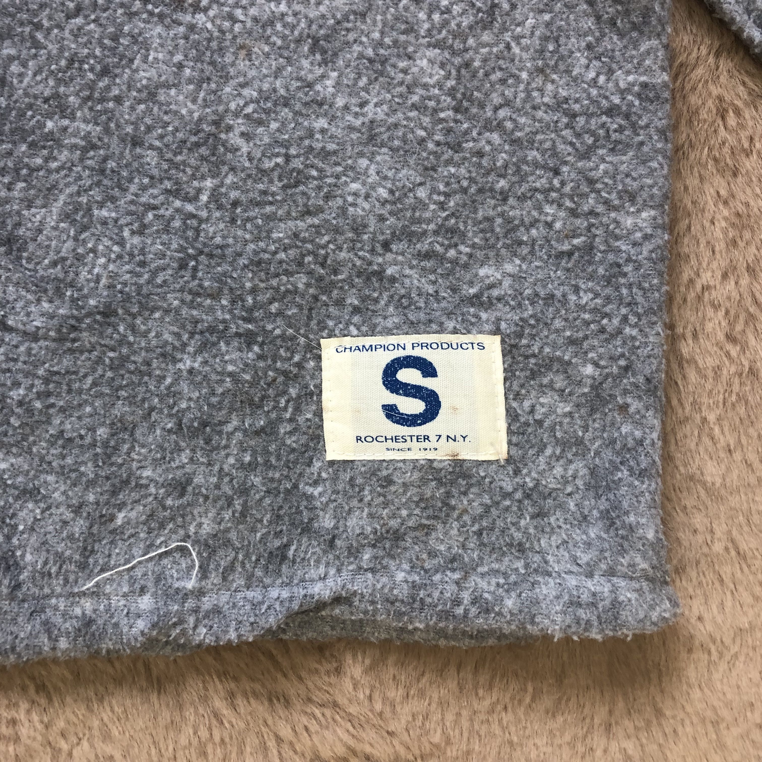 Champion CHAMPION PRODUCTS PROPERTY OF CHA BIG LOGO FLEECE #6797-88 Size US S / EU 44-46 / 1 - 5 Thumbnail