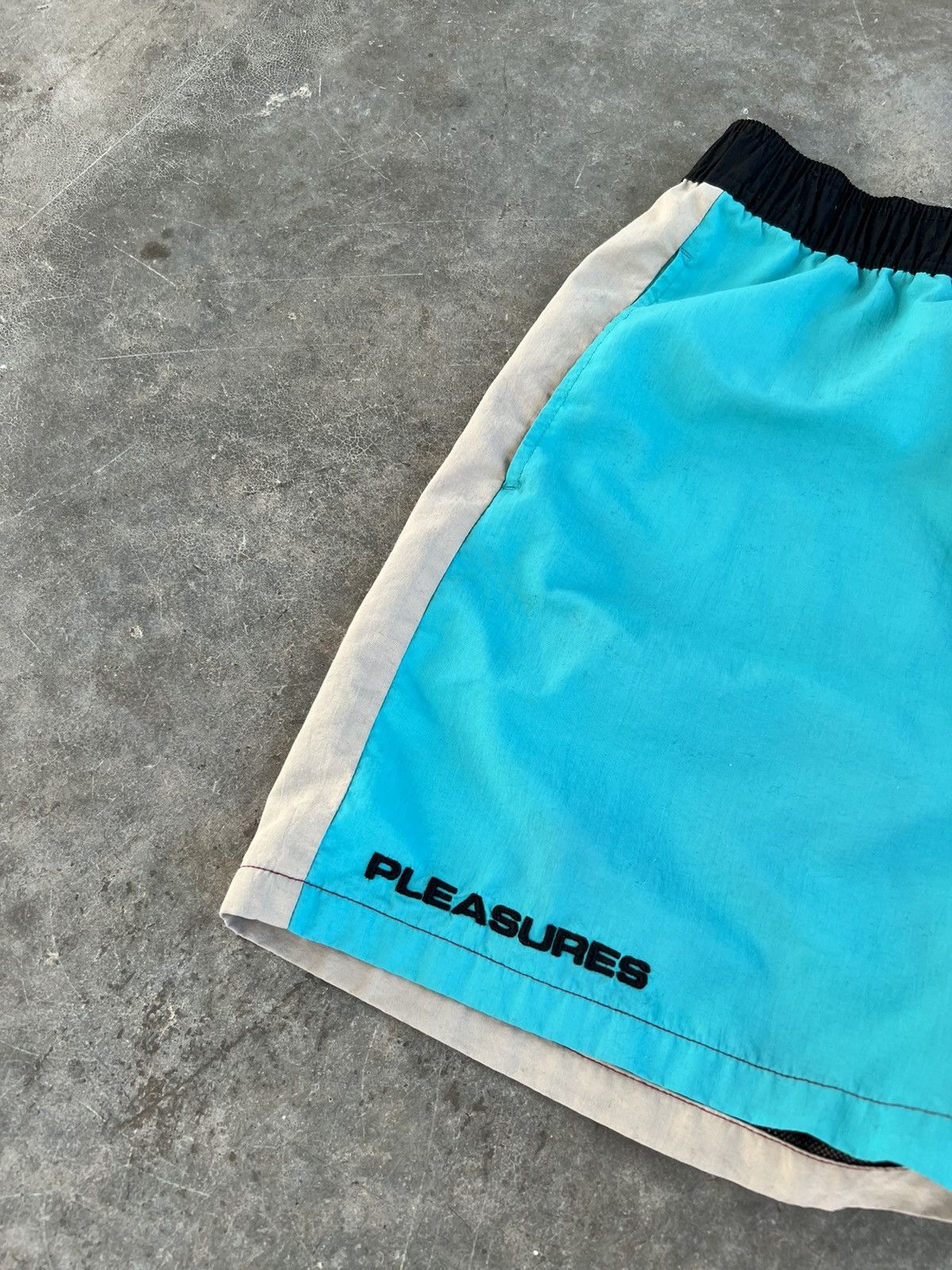 Pleasures Pleasures Split Panel / Jester Stock Shorts Sz. Large ❄️🧊🥣 Size US 34 / EU 50 - 2 Thumbnail