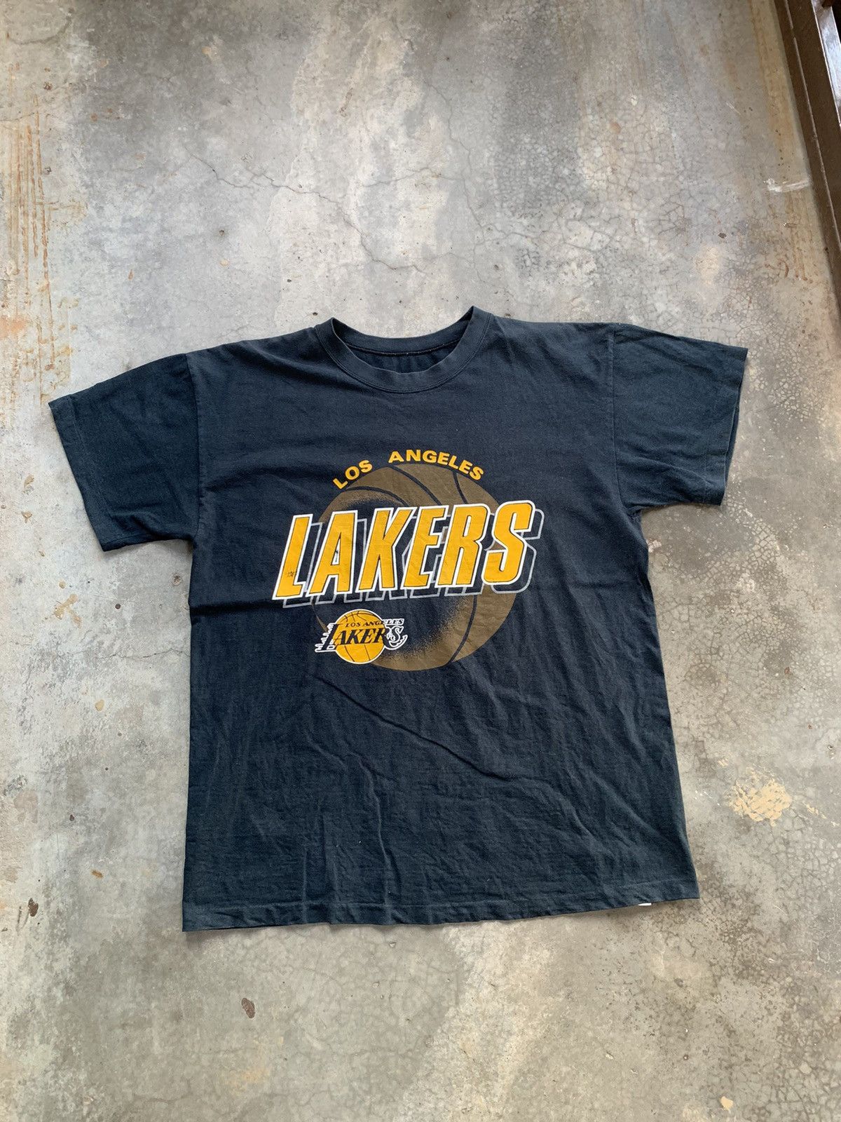 NBA Vintage 90s Los Angeles Lakers Nba Single Stich T shirt Size US L / EU 52-54 / 3 - 1 Thumbnail