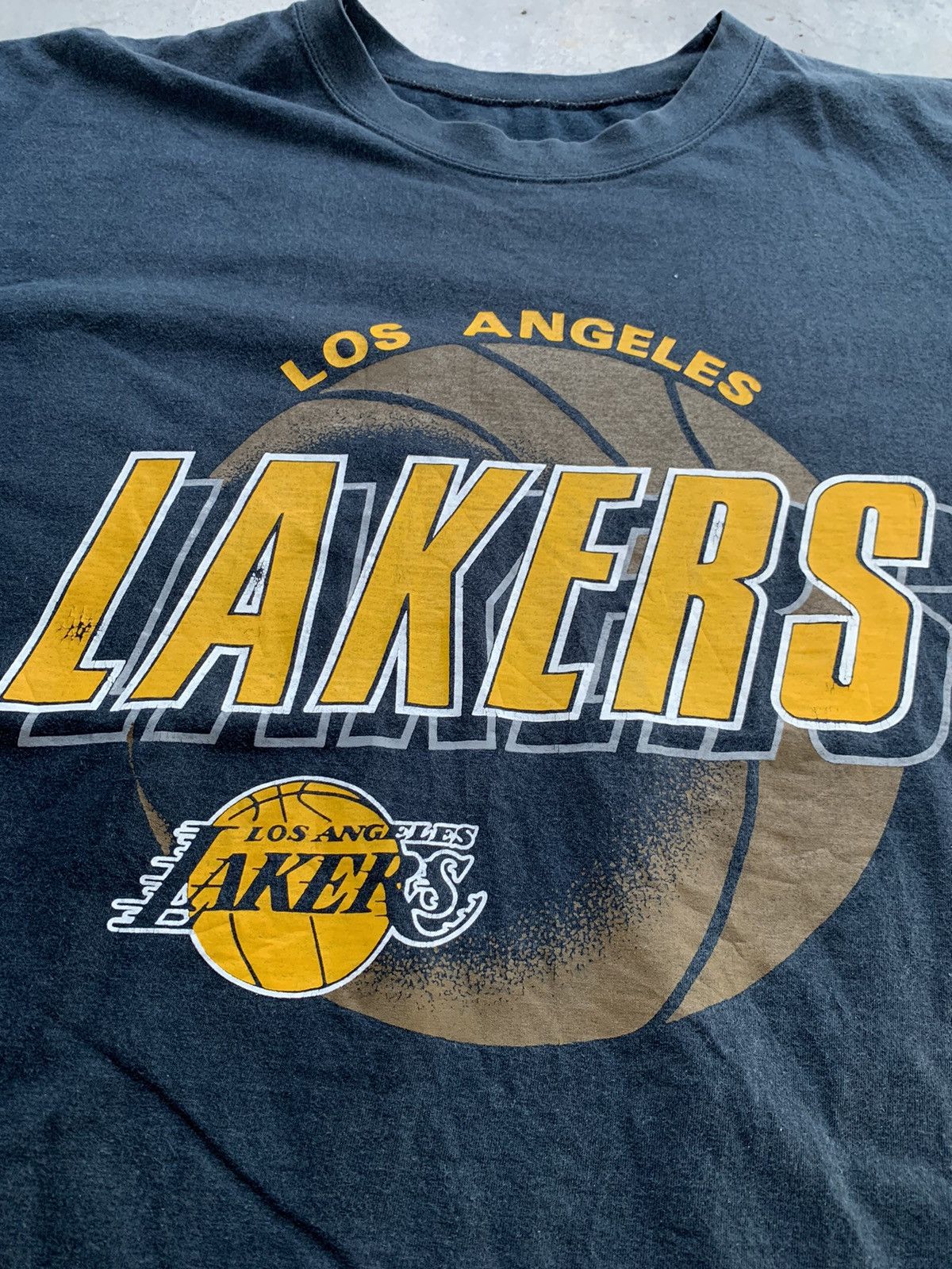 NBA Vintage 90s Los Angeles Lakers Nba Single Stich T shirt Size US L / EU 52-54 / 3 - 2 Thumbnail