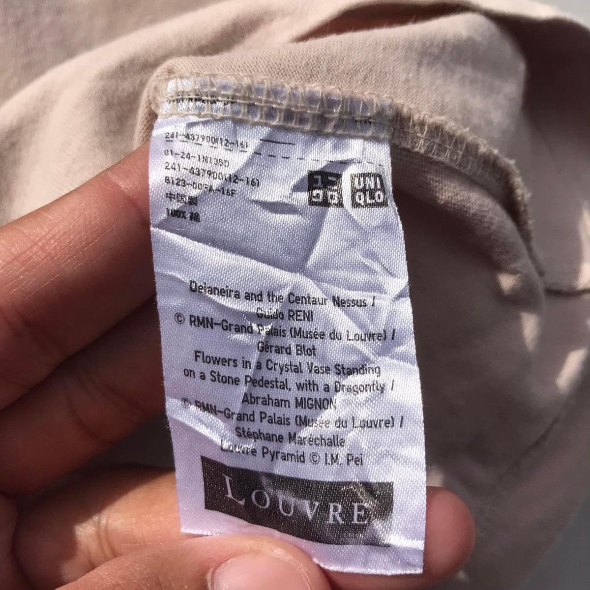 Uniqlo RARE🔥 Musee Du Louvre Art Size US L / EU 52-54 / 3 - 5 Thumbnail