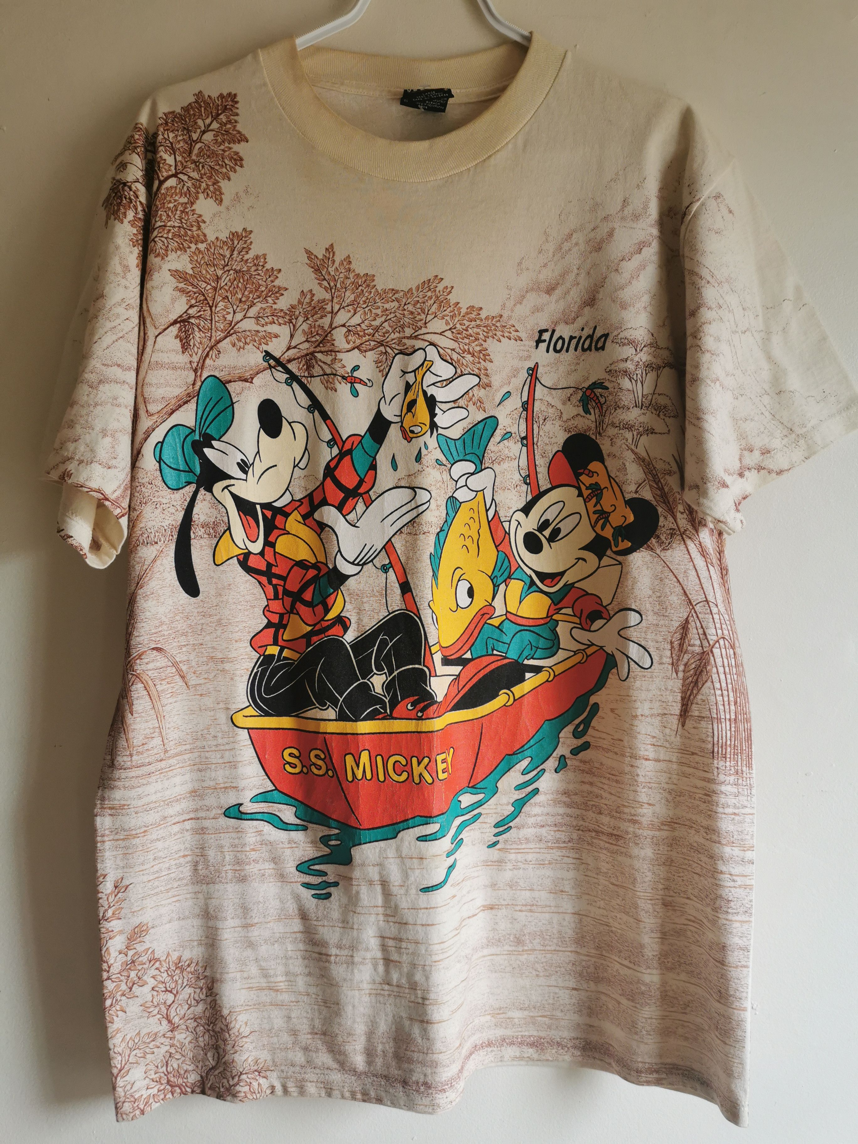 Vintage Vintage Mickey mouse all over print tee/shirt new w/o tags Size US L / EU 52-54 / 3 - 1 Thumbnail