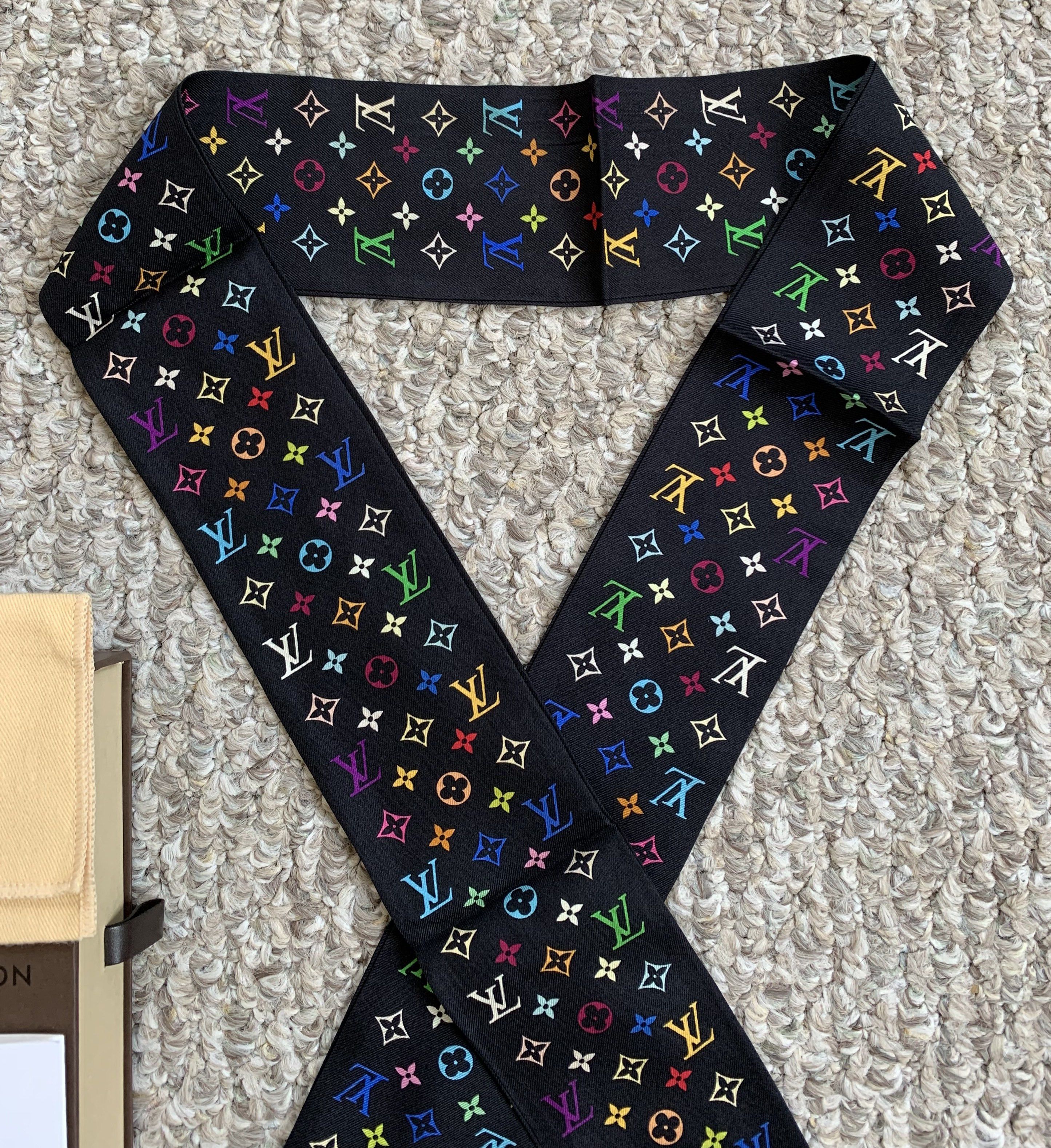 Louis Vuitton × Takashi Murakami S/S 2003 Louis Vuitton Murakami Monogram Silk Scarf Size ONE SIZE - 2 Thumbnail
