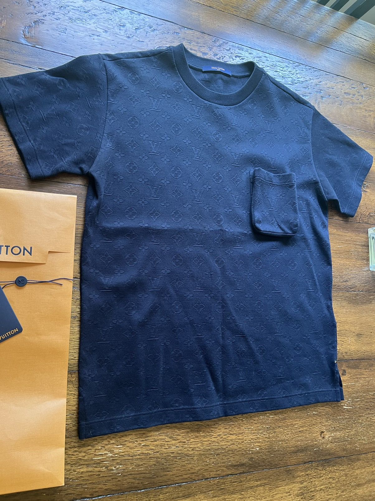 【LOUIS VUITTON】Monogram 3D Pocket Cotton T Shirt Dark Blue Louis Vuitton Monogram Signature 3D Pocket Cotton T Shirt