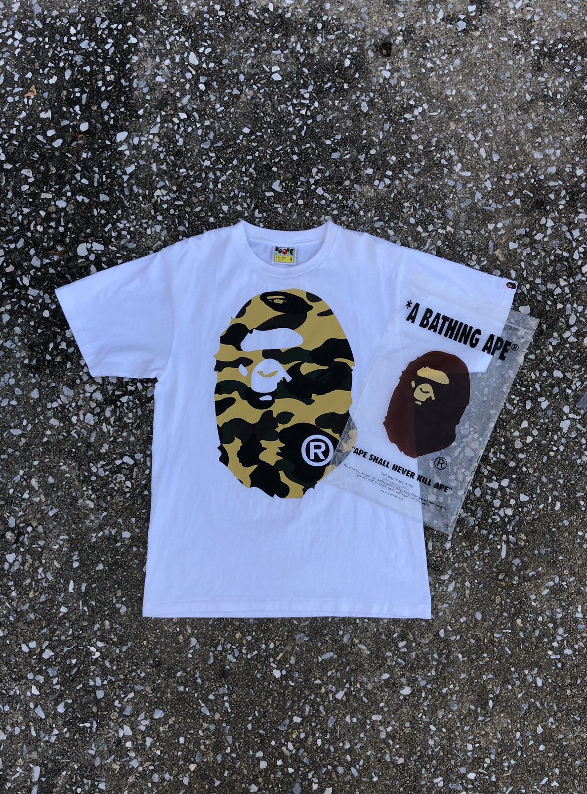 Bape 1ST CAMO BIG APE HEAD TEE Size US S / EU 44-46 / 1 - 1 Thumbnail