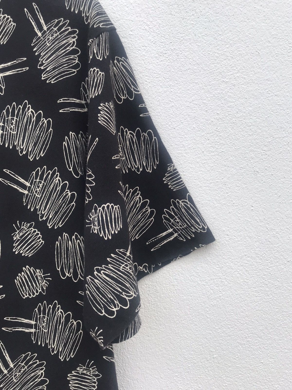Kaws × Peanuts Kaws x Peanuts Full Print Tshirt Size US L / EU 52-54 / 3 - 4 Thumbnail