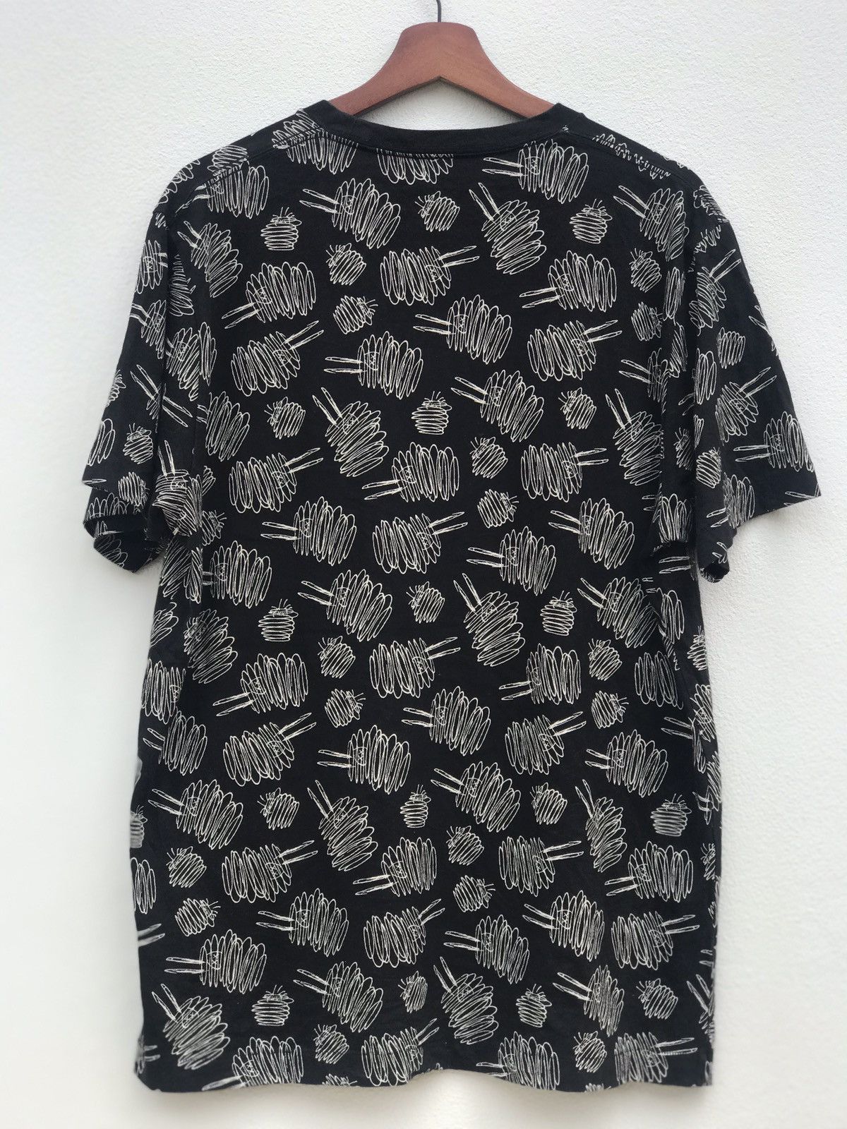 Kaws × Peanuts Kaws x Peanuts Full Print Tshirt Size US L / EU 52-54 / 3 - 5 Thumbnail