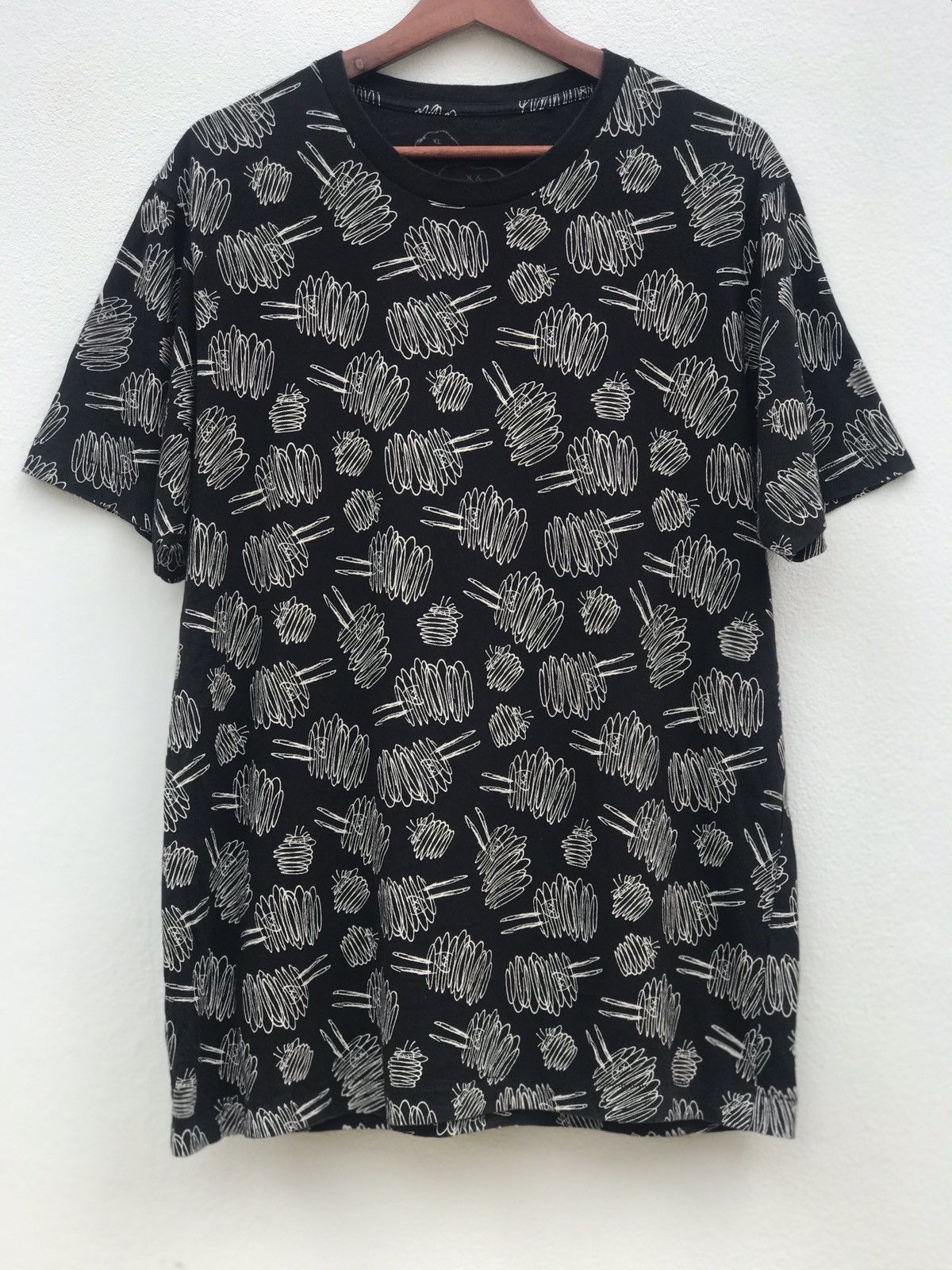 Kaws × Peanuts Kaws x Peanuts Full Print Tshirt Size US L / EU 52-54 / 3 - 1 Thumbnail