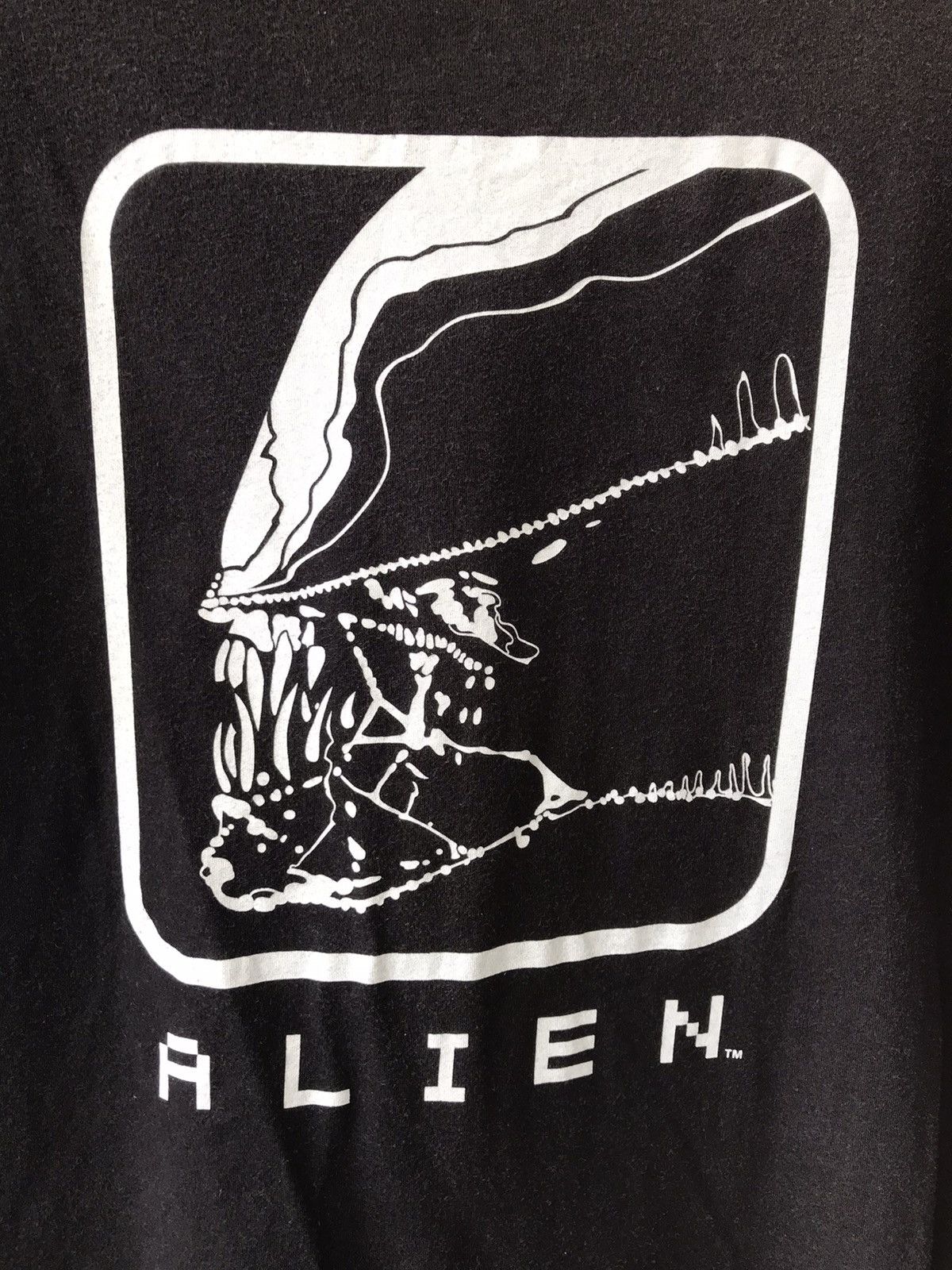 Japanese Brand × Uniqlo Alien X Uniqlo Tee 20th Century Fox Film Corporation Size US XL / EU 56 / 4 - 2 Thumbnail