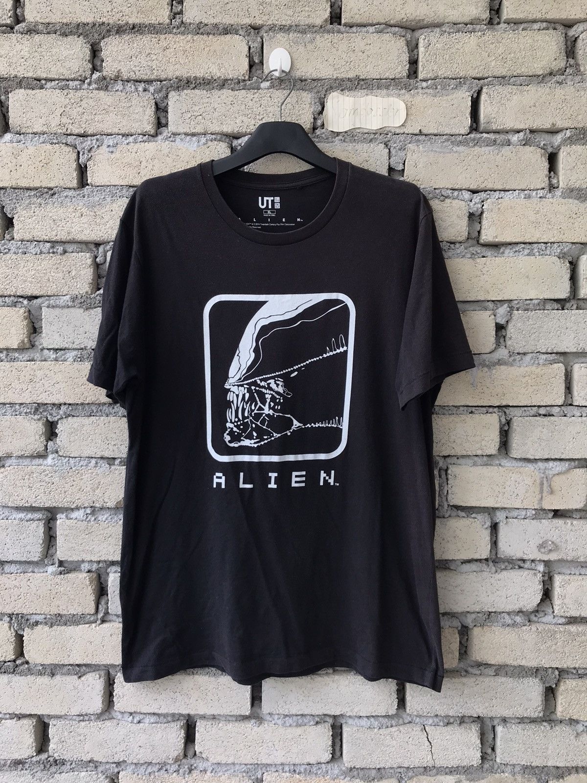 Japanese Brand × Uniqlo Alien X Uniqlo Tee 20th Century Fox Film Corporation Size US XL / EU 56 / 4 - 1 Thumbnail