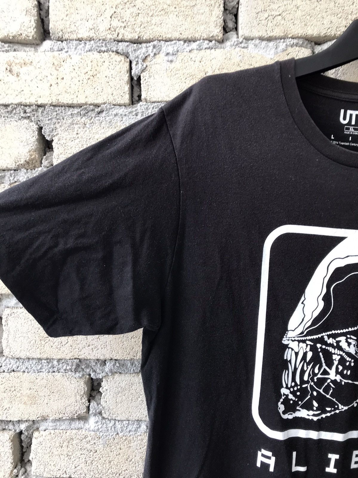 Japanese Brand × Uniqlo Alien X Uniqlo Tee 20th Century Fox Film Corporation Size US XL / EU 56 / 4 - 7 Thumbnail