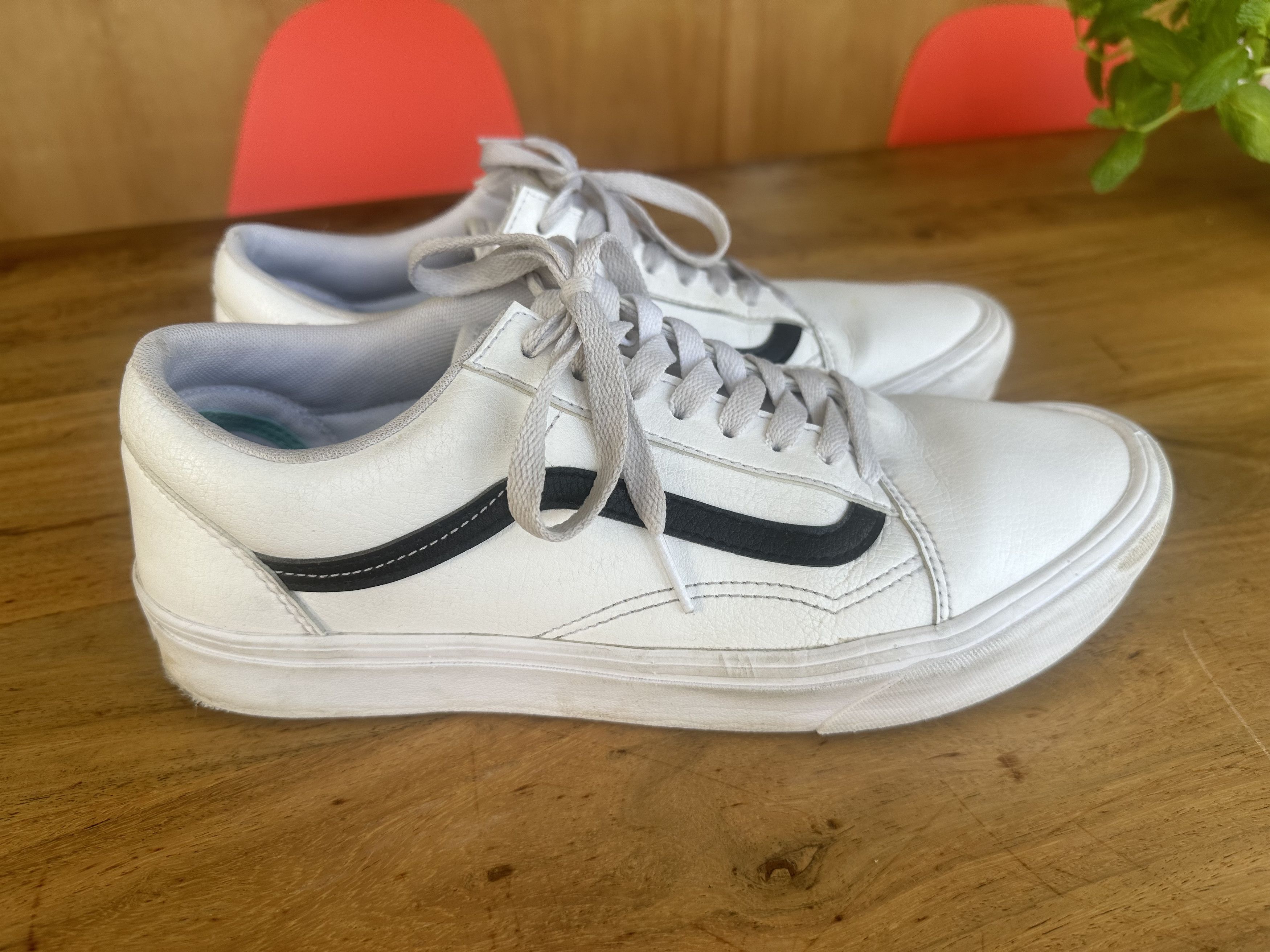 Classic tumble old skool white vans online