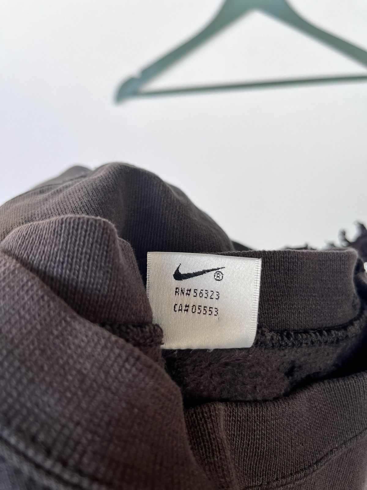 Nike Vintage 90s Nike Town Distress Sweatshirt Size US L / EU 52-54 / 3 - 10 Thumbnail