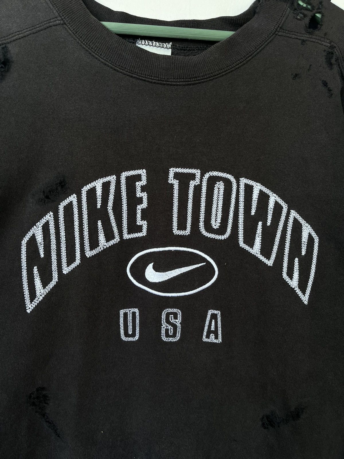 Nike Vintage 90s Nike Town Distress Sweatshirt Size US L / EU 52-54 / 3 - 3 Thumbnail
