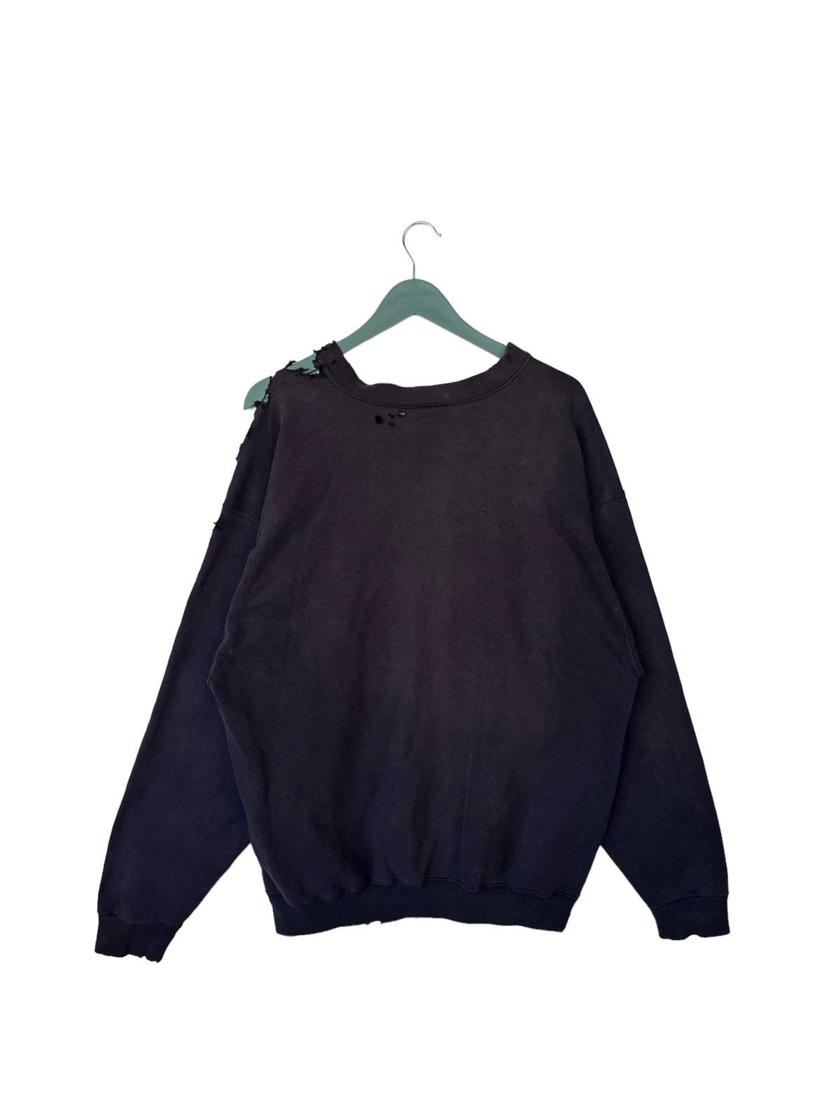 Nike Vintage 90s Nike Town Distress Sweatshirt Size US L / EU 52-54 / 3 - 2 Thumbnail