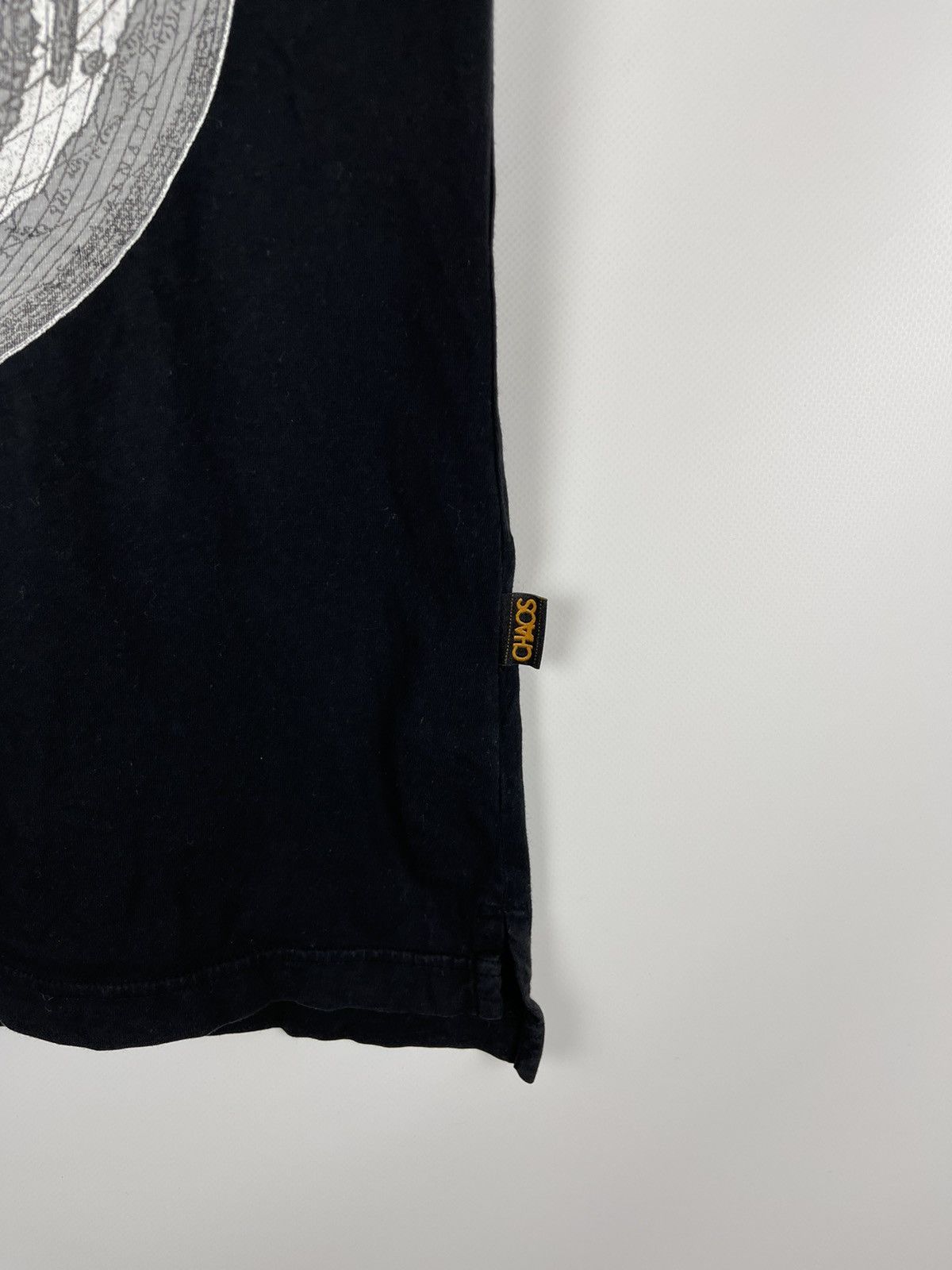 Vivienne Westwood Vivienne Westwood Anglomania Chaos classic heart world print Size US S / EU 44-46 / 1 - 5 Thumbnail